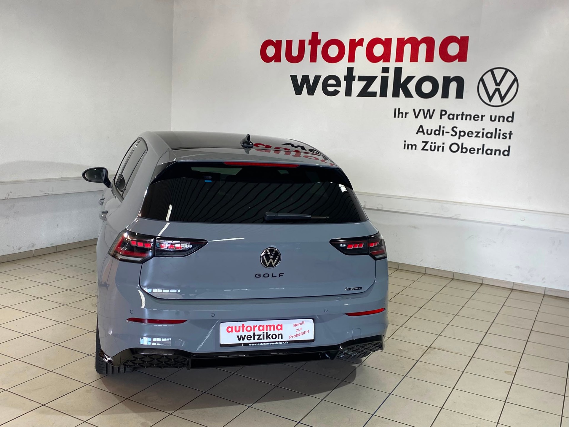 VW Golf 2.0 TSI R-Line DSG 4 Motion-image-3