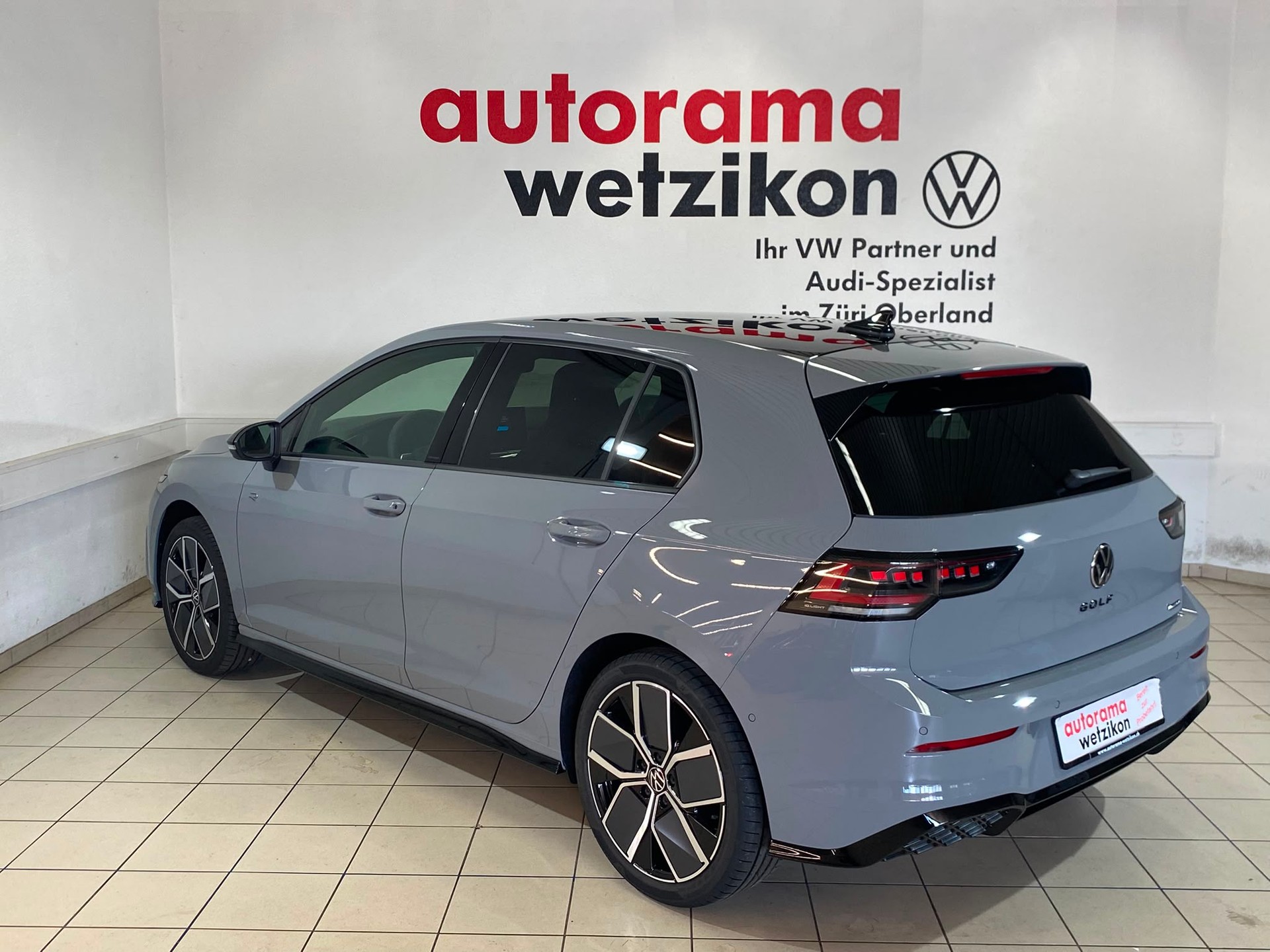 VW Golf 2.0 TSI R-Line DSG 4 Motion-image-2