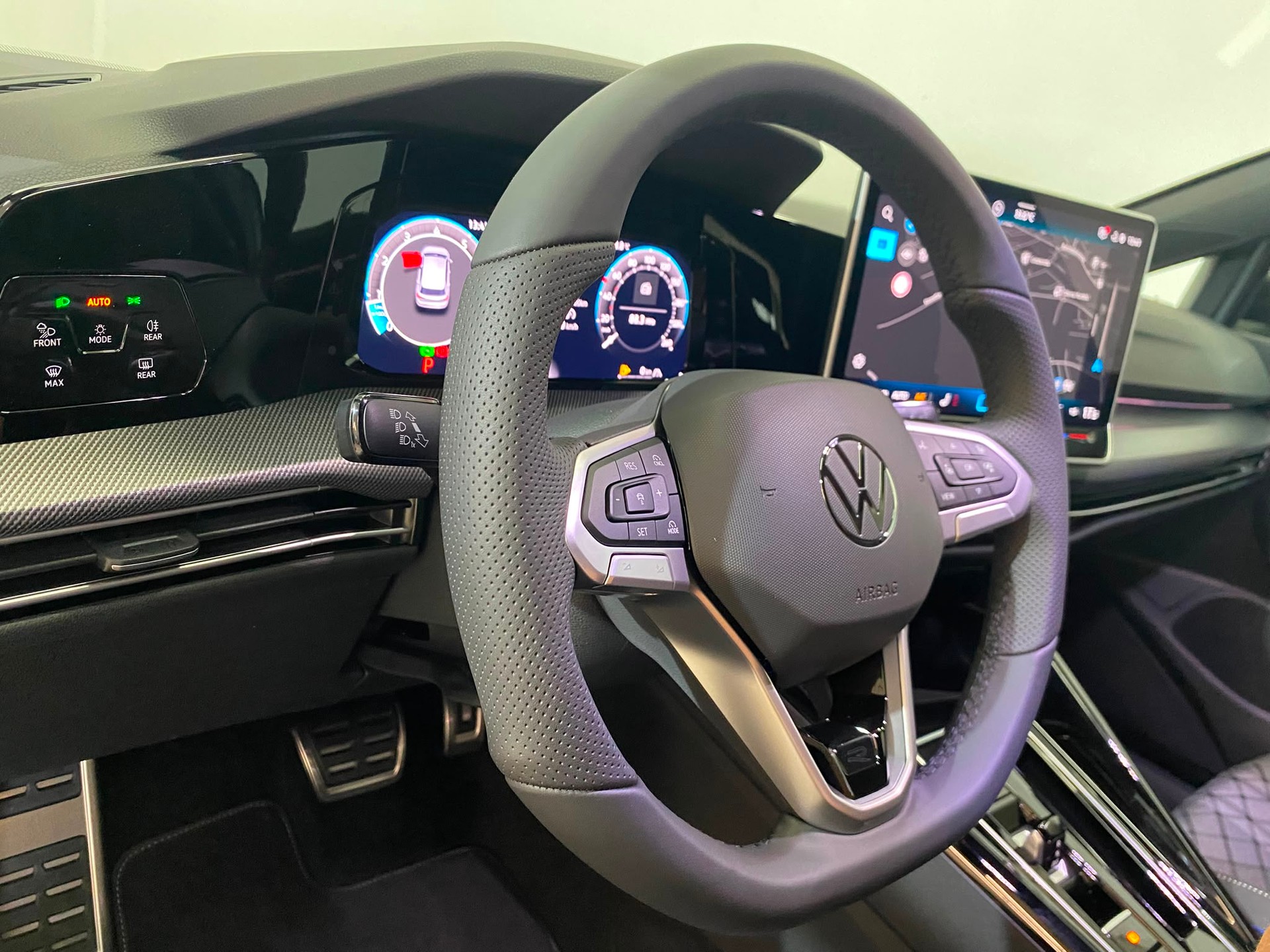 VW Golf 2.0 TSI R-Line DSG 4 Motion-image-6