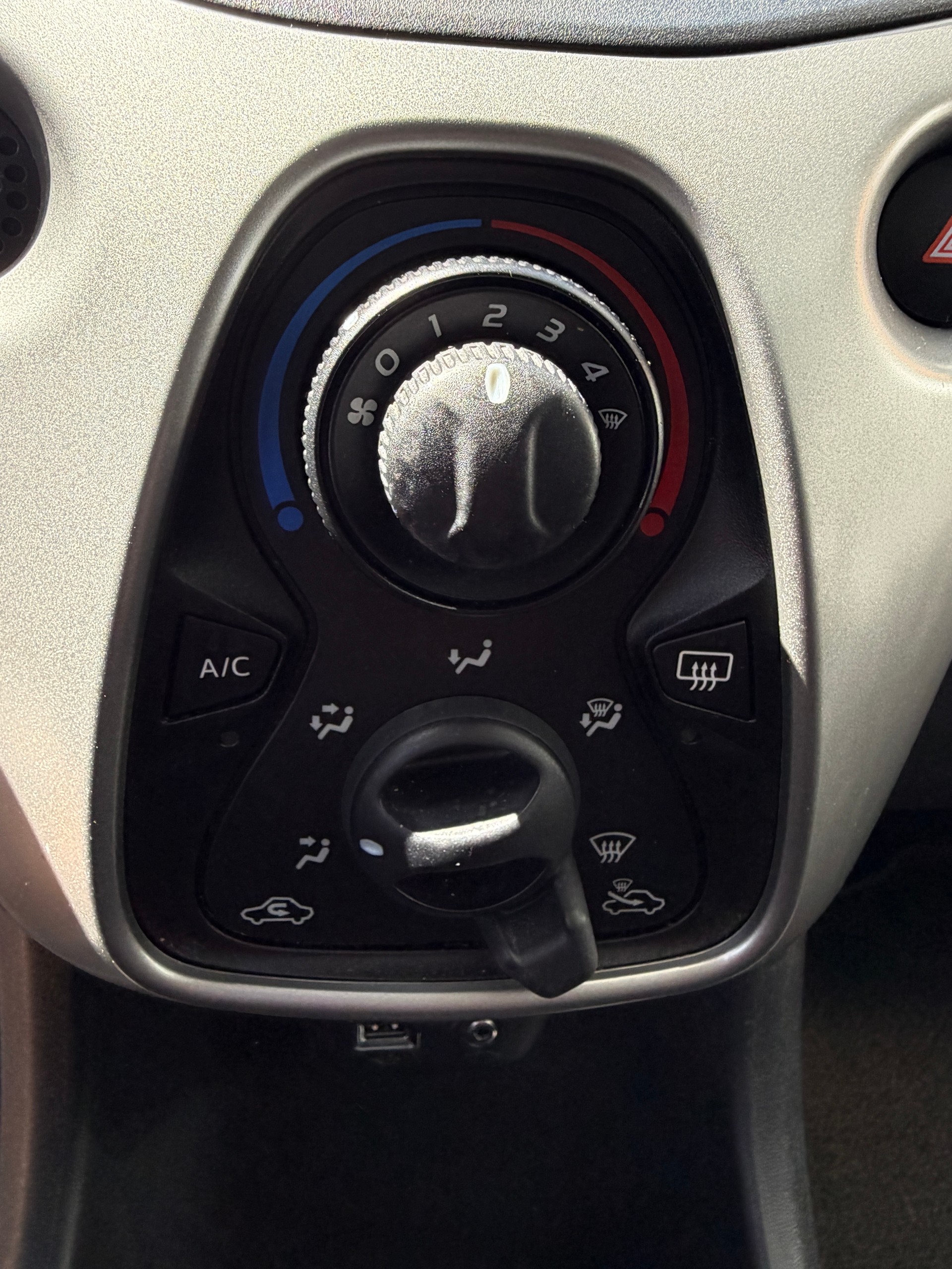 CITROEN C1 1.0 VTi Feel-image-11