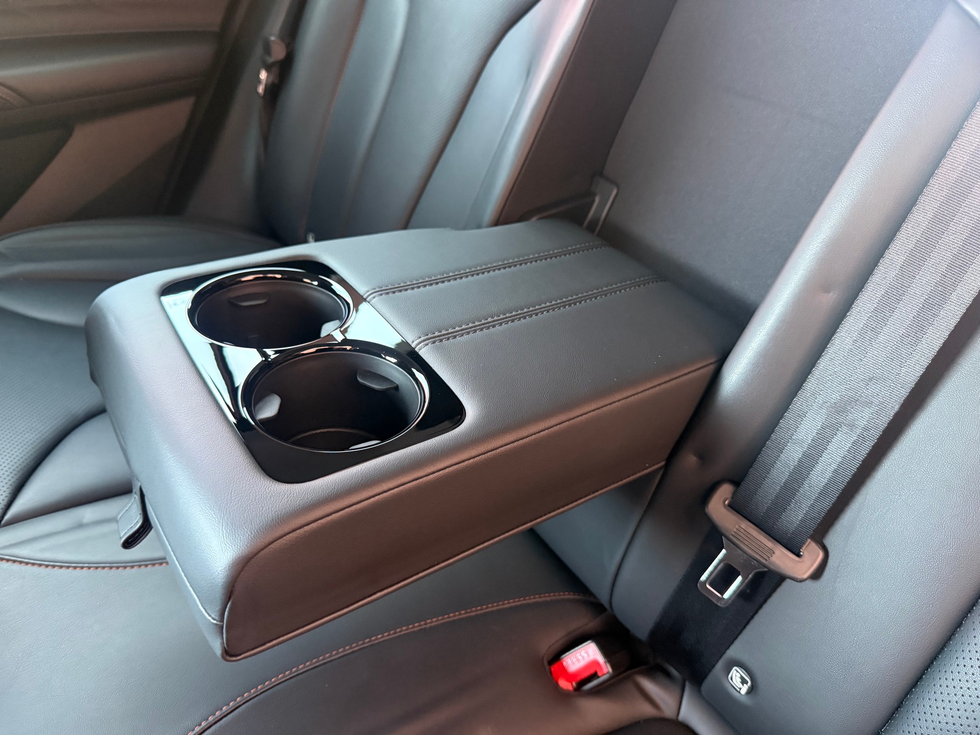 MG HS 1.5 T PHEV Luxury-image-16