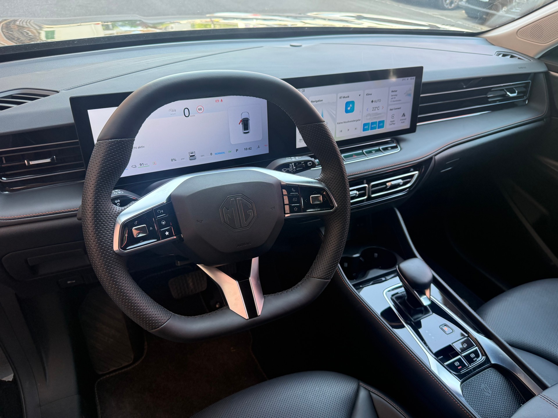 MG HS 1.5 T PHEV Luxury-image-2