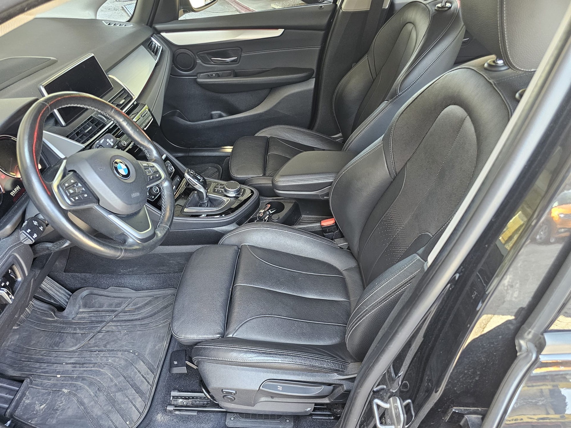 BMW 218d xDrive Active Tourer Steptronic Sport Line-image-7