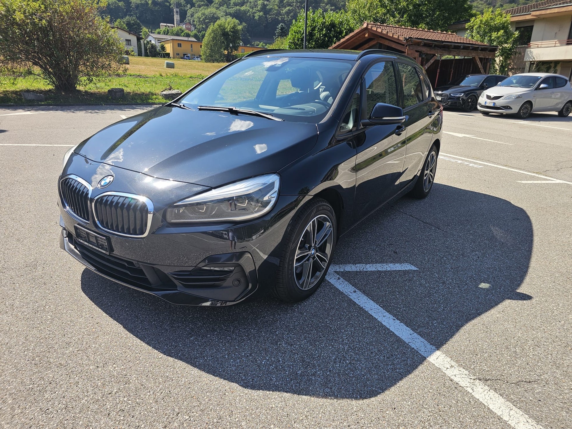 BMW 218d xDrive Active Tourer Steptronic Sport Line-image-4