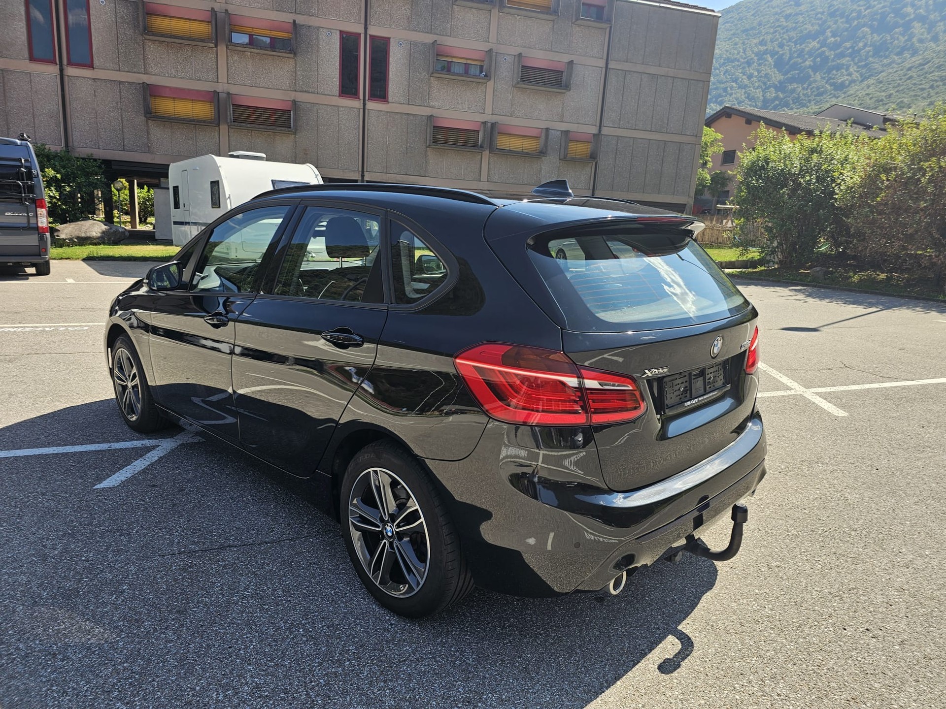 BMW 218d xDrive Active Tourer Steptronic Sport Line-image-6