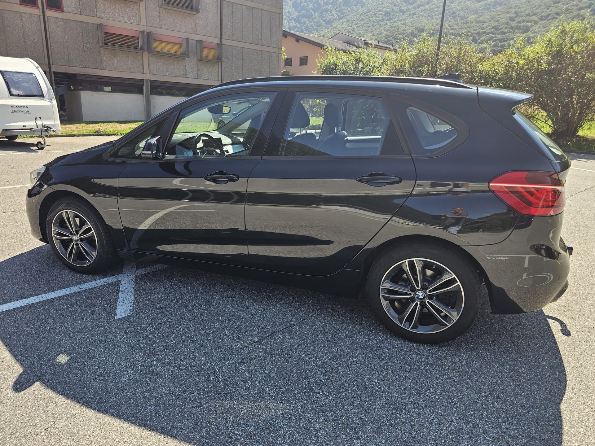 BMW 218d xDrive Active Tourer Steptronic Sport Line-image-1