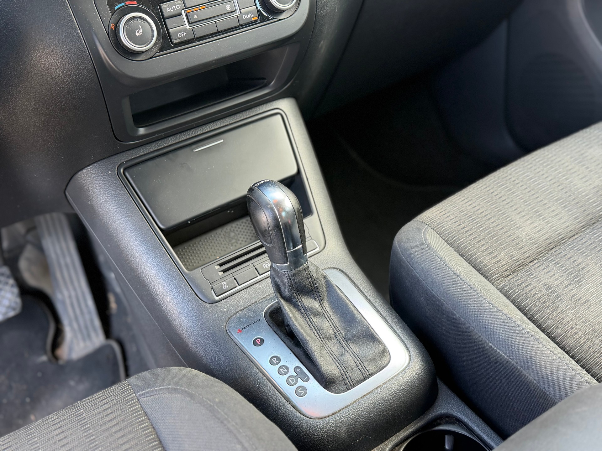 VW Tiguan 2.0 TDI Sport&Style 4Motion DSG-image-14