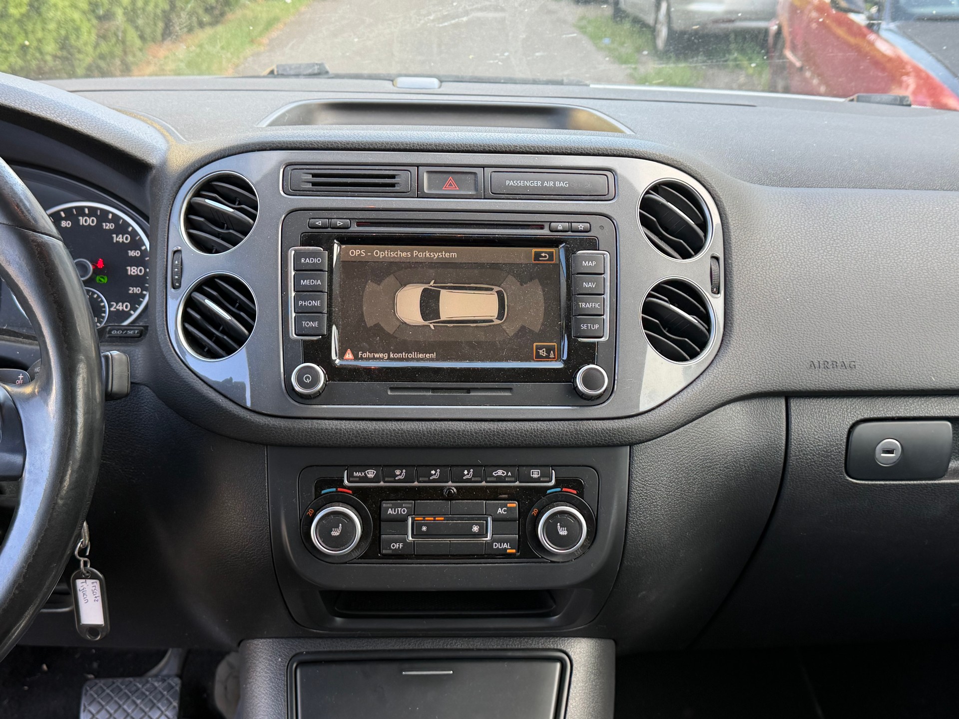 VW Tiguan 2.0 TDI Sport&Style 4Motion DSG-image-13