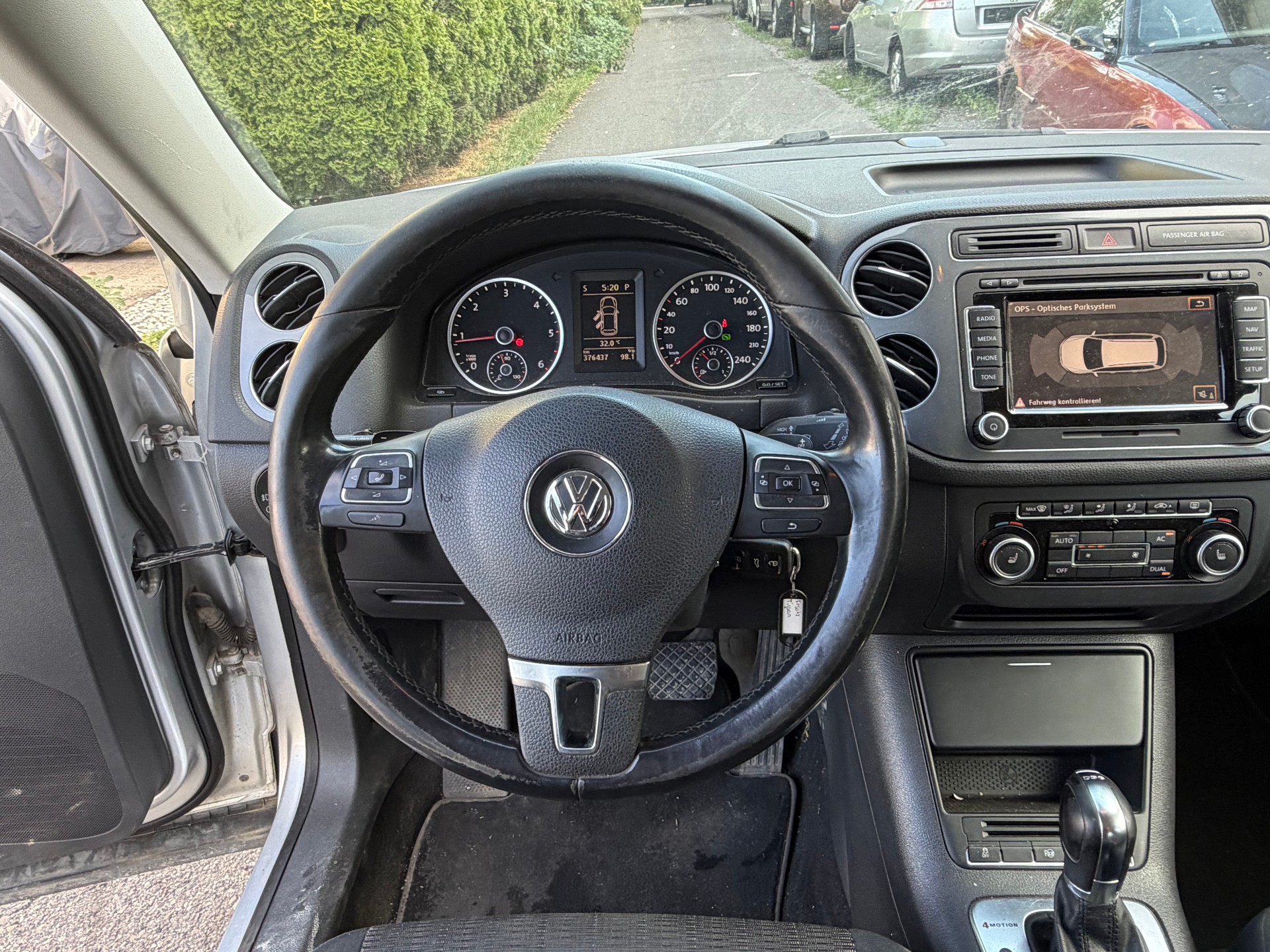 VW Tiguan 2.0 TDI Sport&Style 4Motion DSG-image-12