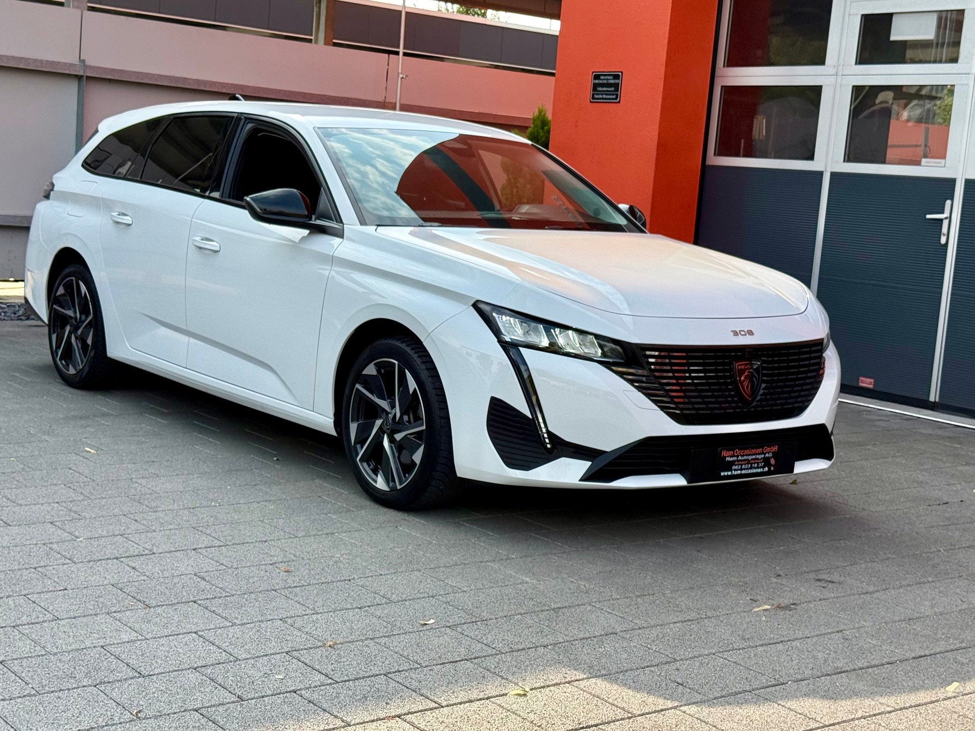 PEUGEOT 308 SW 1.5 BlueHDI Allure Pack EAT8-image-3
