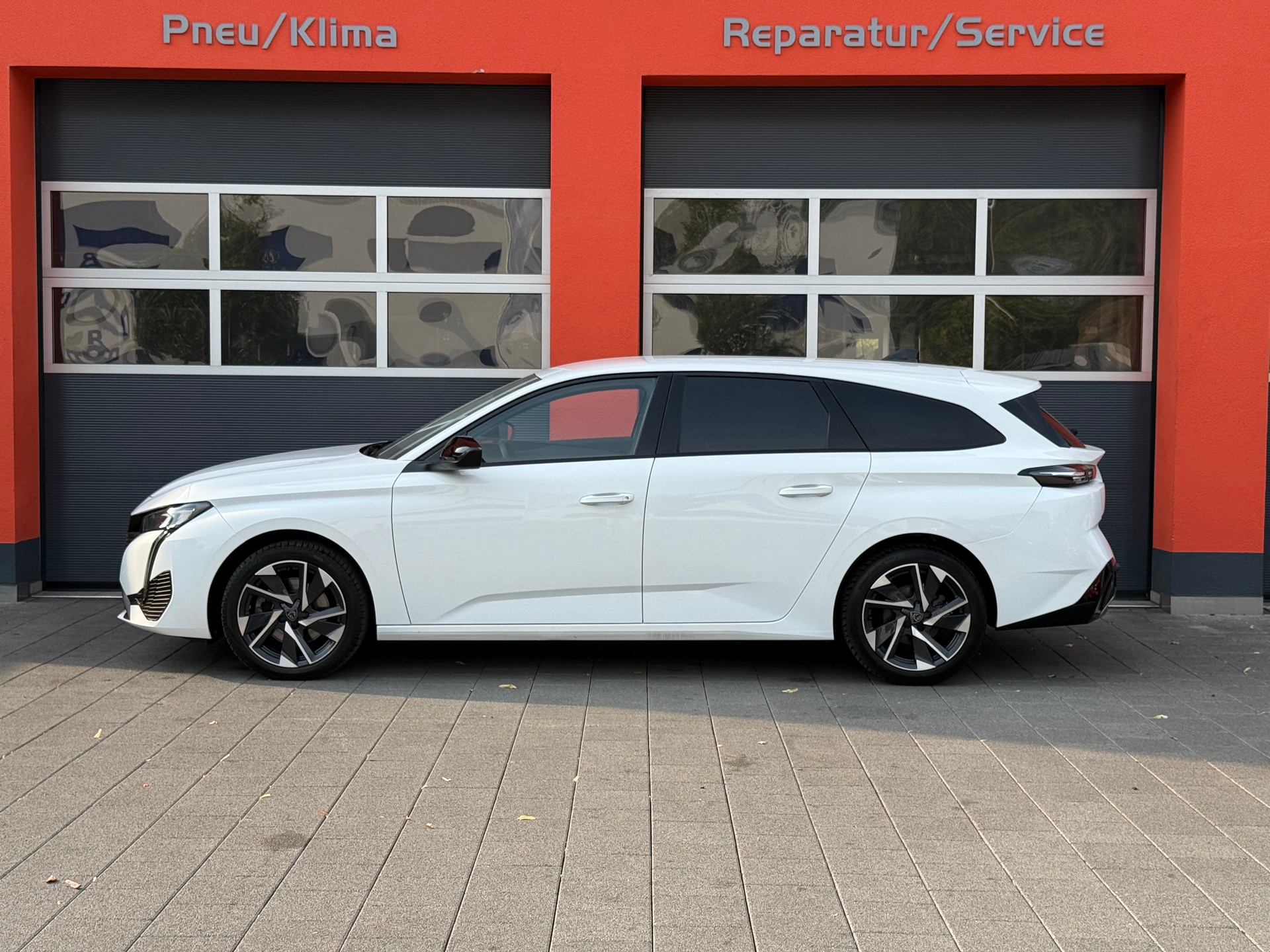 PEUGEOT 308 SW 1.5 BlueHDI Allure Pack EAT8-image-1