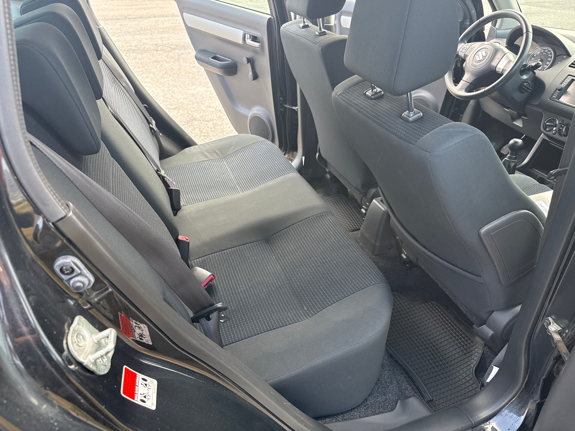 SUZUKI Swift 1.3i 16V GL Top-image-11