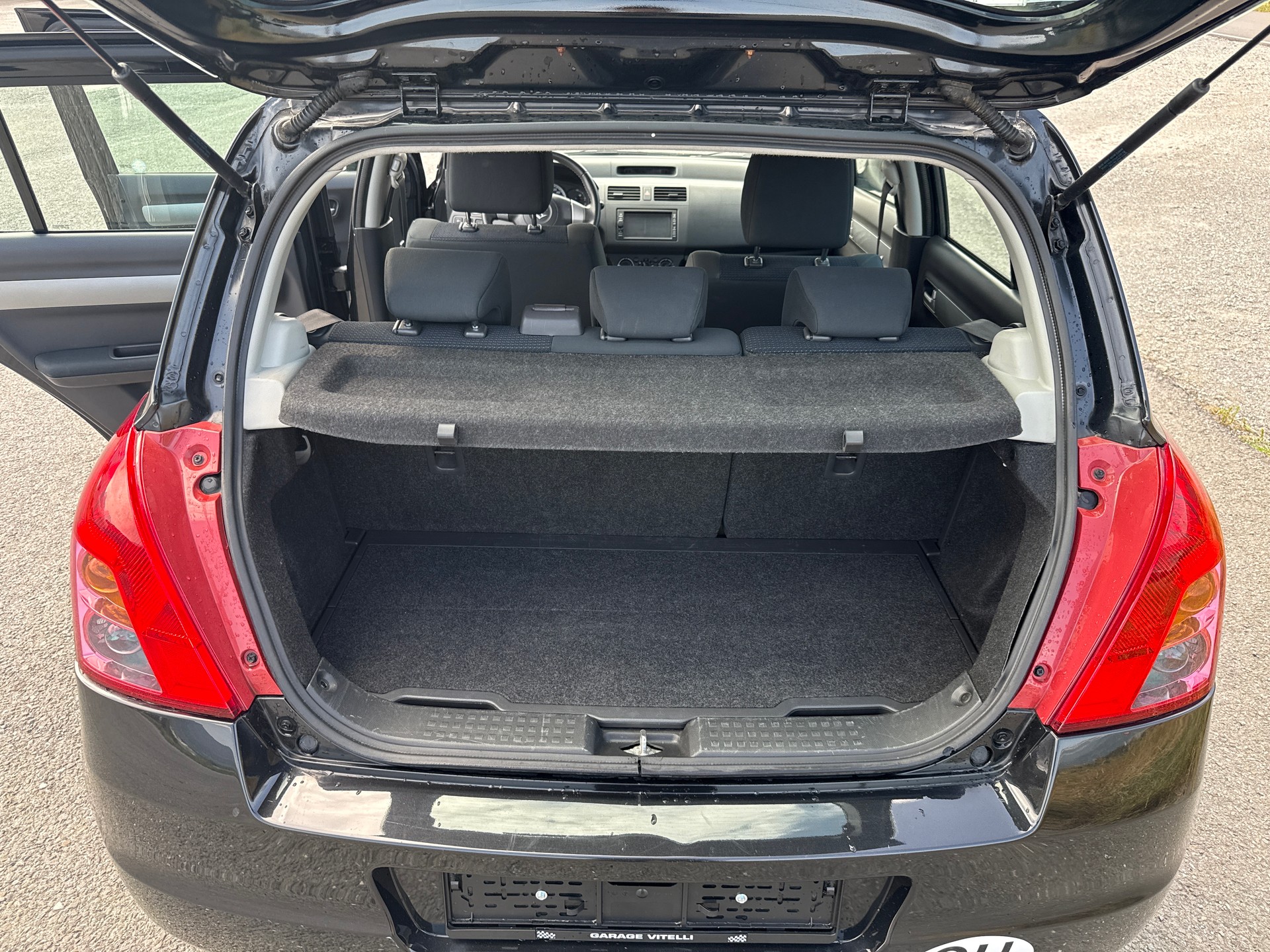 SUZUKI Swift 1.3i 16V GL Top-image-12
