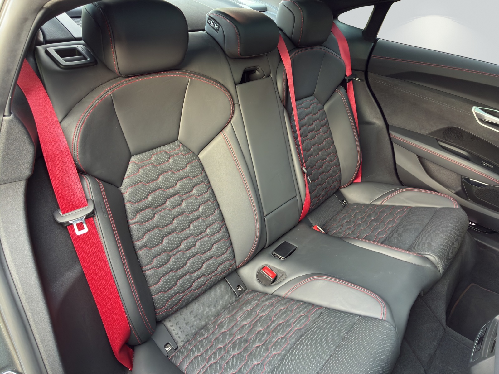 AUDI RS e-tron GT quattro-image-8
