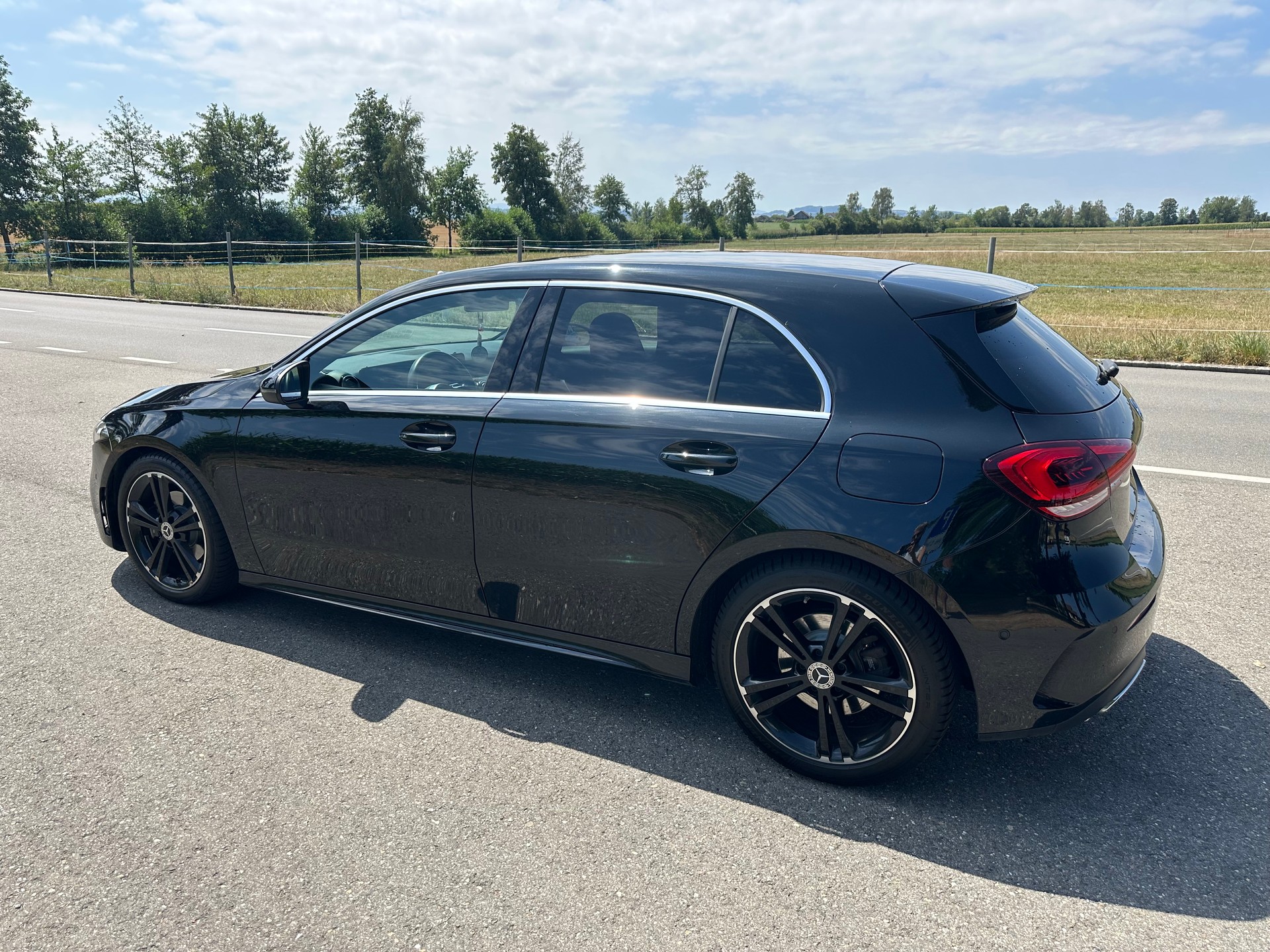 MERCEDES-BENZ A 200 d AMG Line-image-2