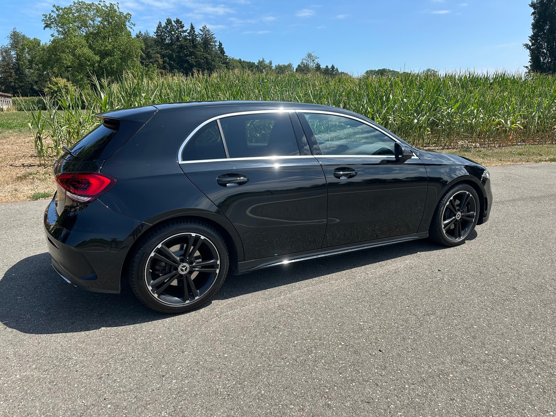 MERCEDES-BENZ A 200 d AMG Line-image-3