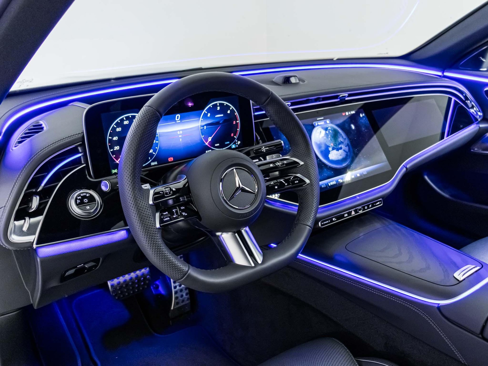 MERCEDES-BENZ E 220 d 4MATIC T-Modell-image-9