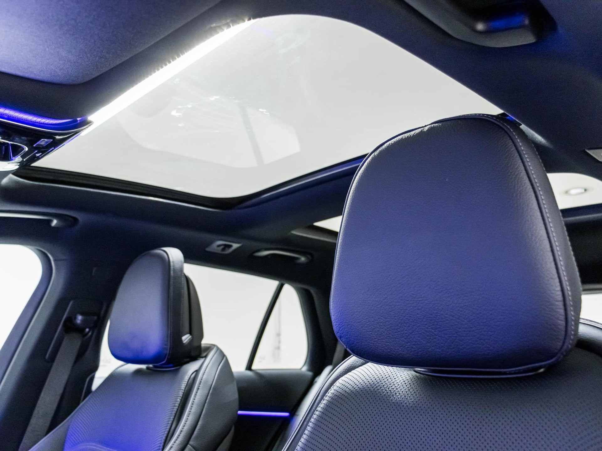 MERCEDES-BENZ E 220 d 4MATIC T-Modell-image-8