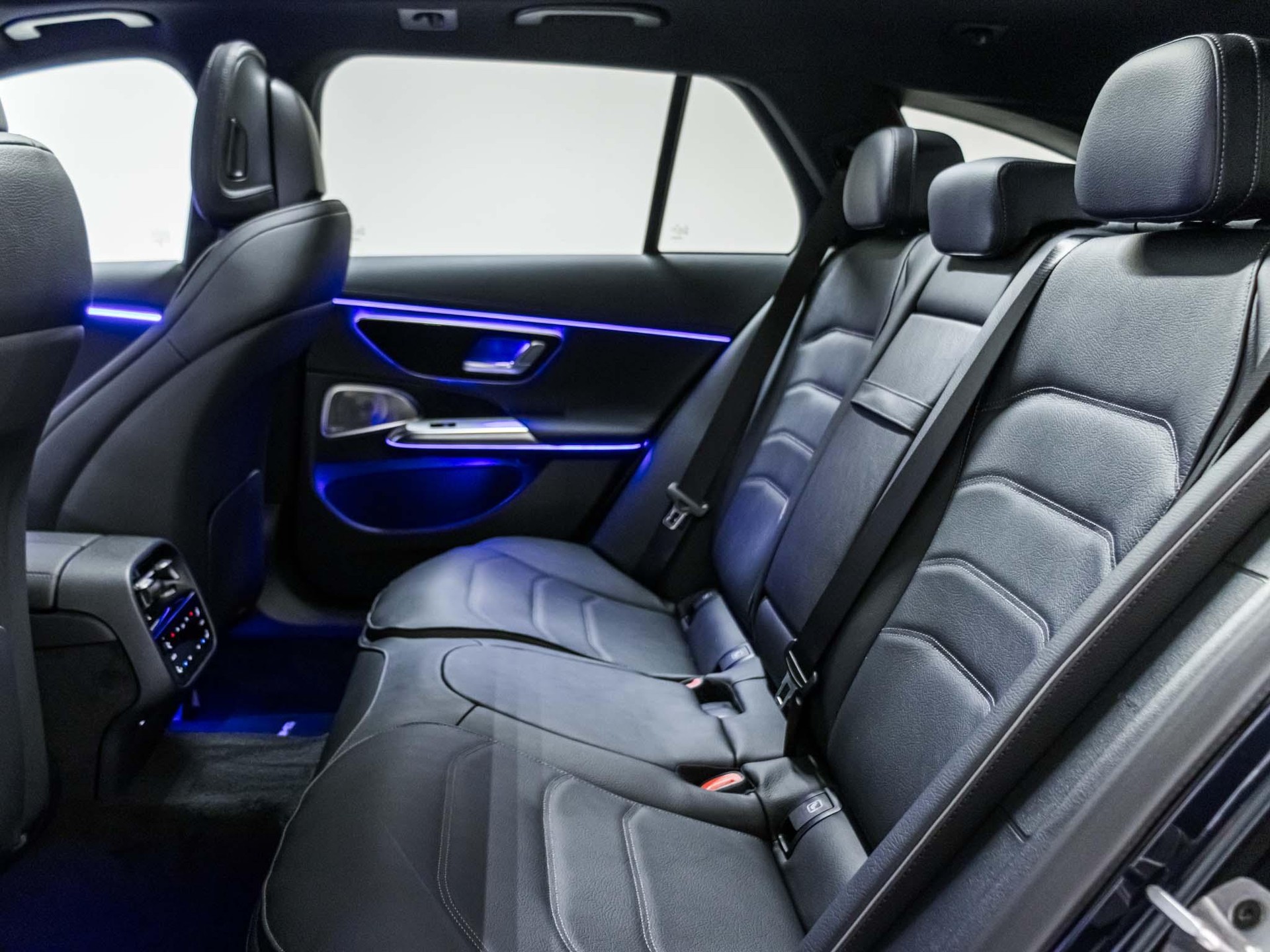 MERCEDES-BENZ E 220 d 4MATIC T-Modell-image-7