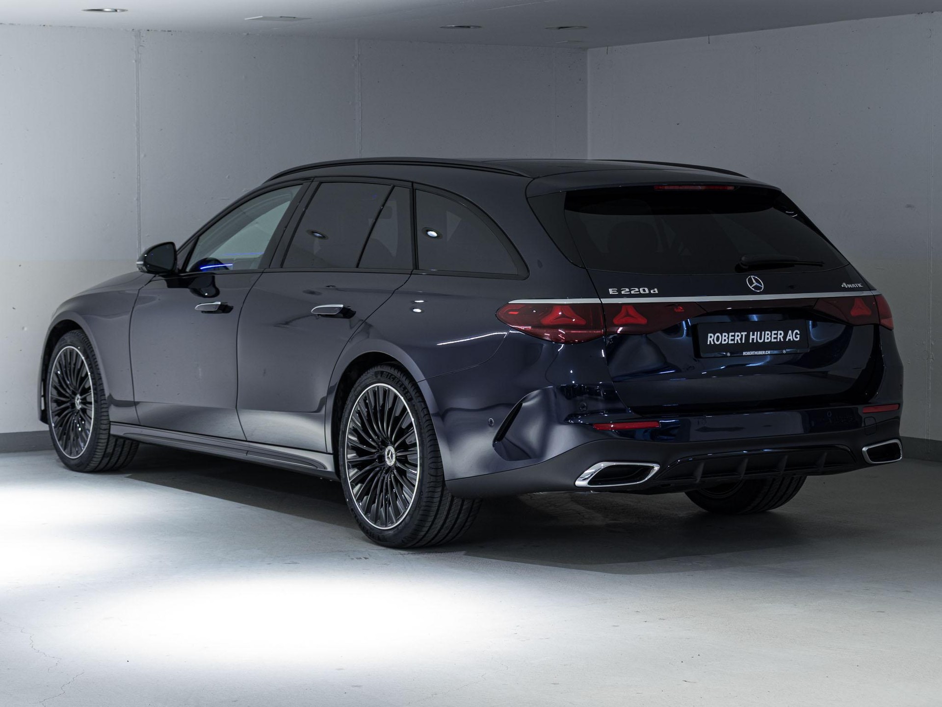 MERCEDES-BENZ E 220 d 4MATIC T-Modell-image-3