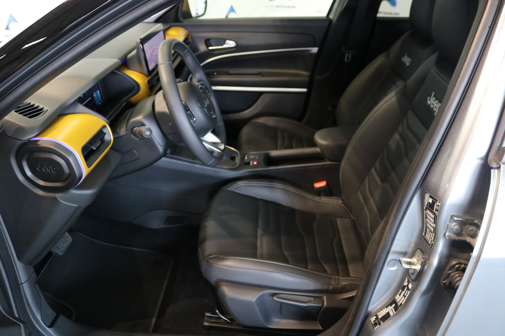 JEEP Avenger 54kWh Summit-image-2
