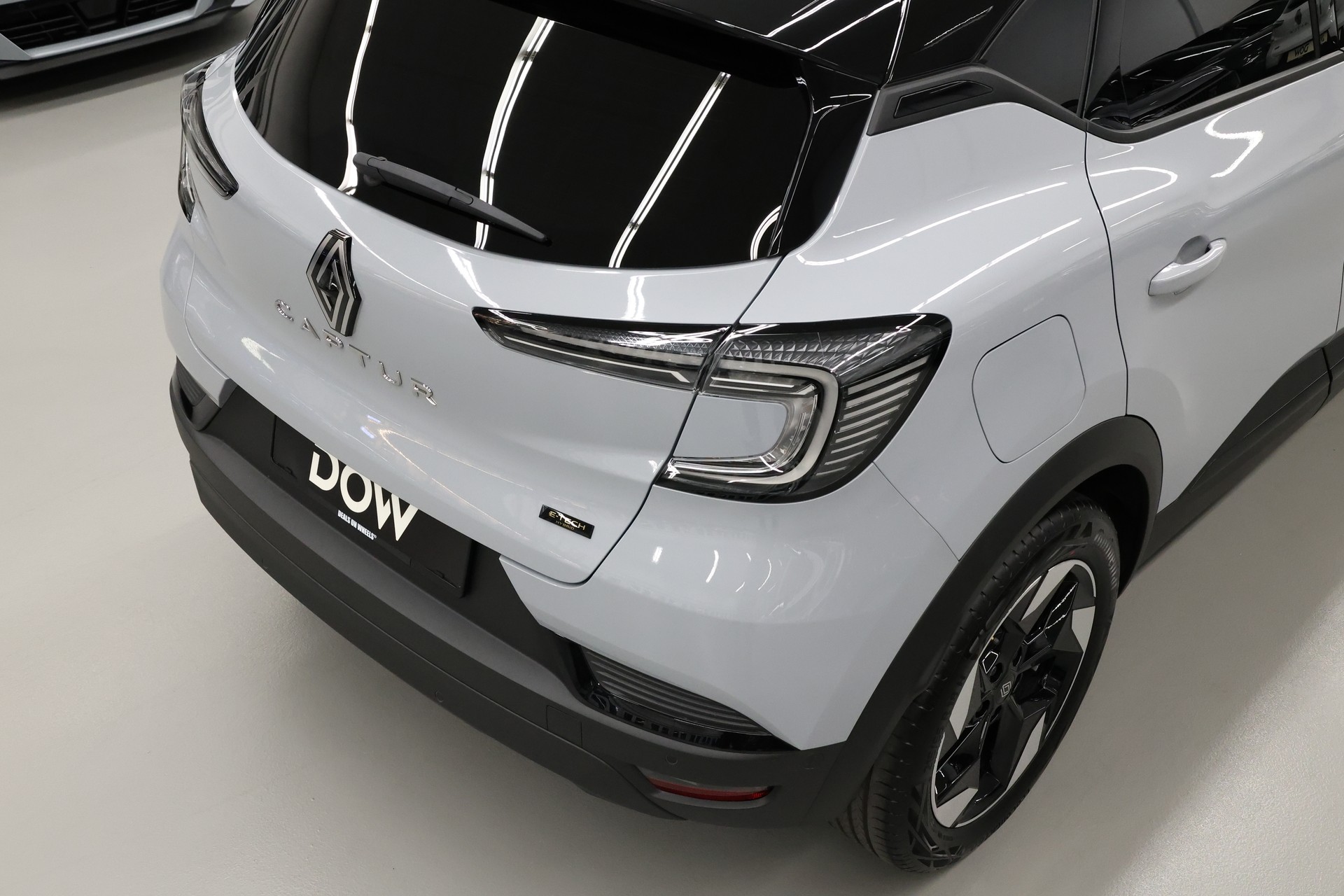 RENAULT Captur 1.8 E-Tech techno-image-8
