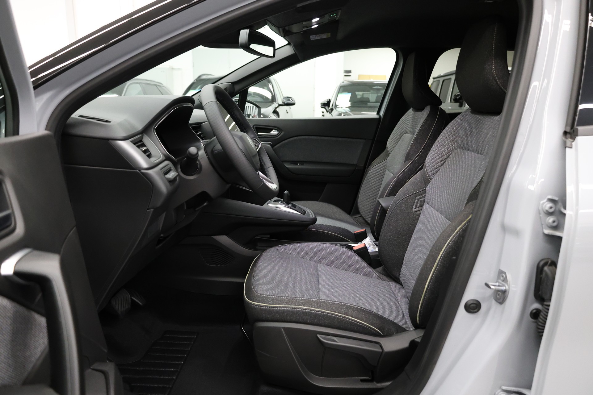 RENAULT Captur 1.8 E-Tech techno-image-14