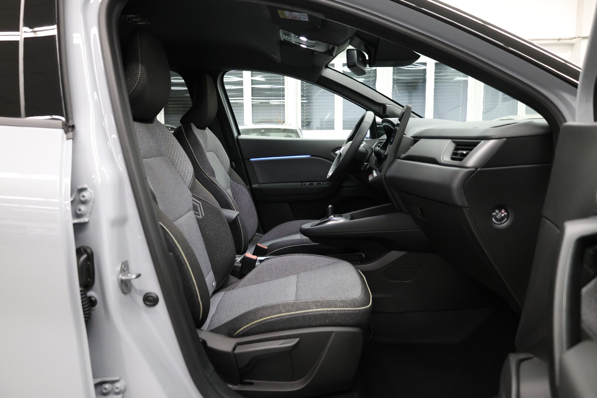 RENAULT Captur 1.8 E-Tech techno-image-15