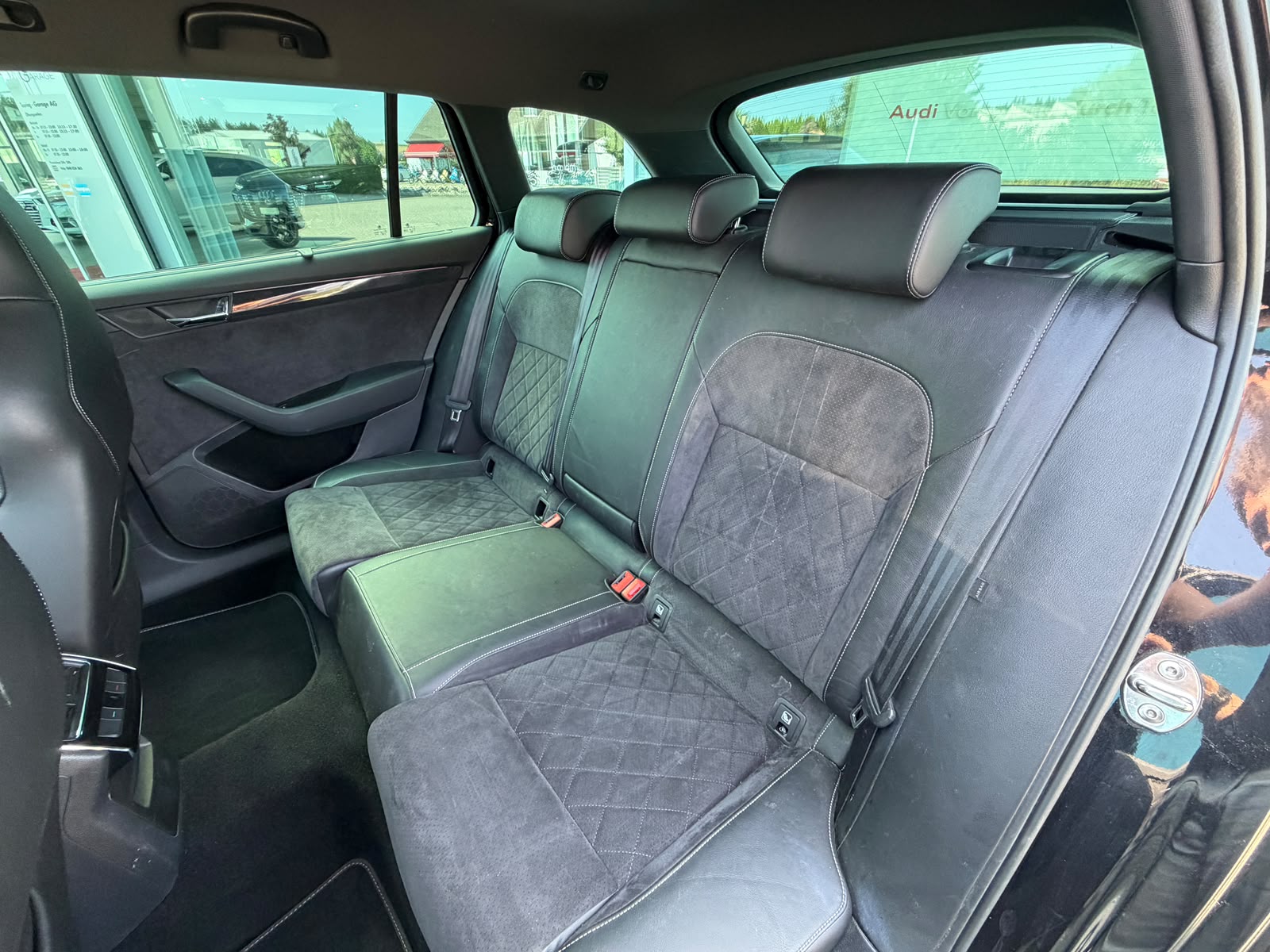 SKODA Superb Combi 2.0 TDi SportLine+ 4x4 DSG-image-22