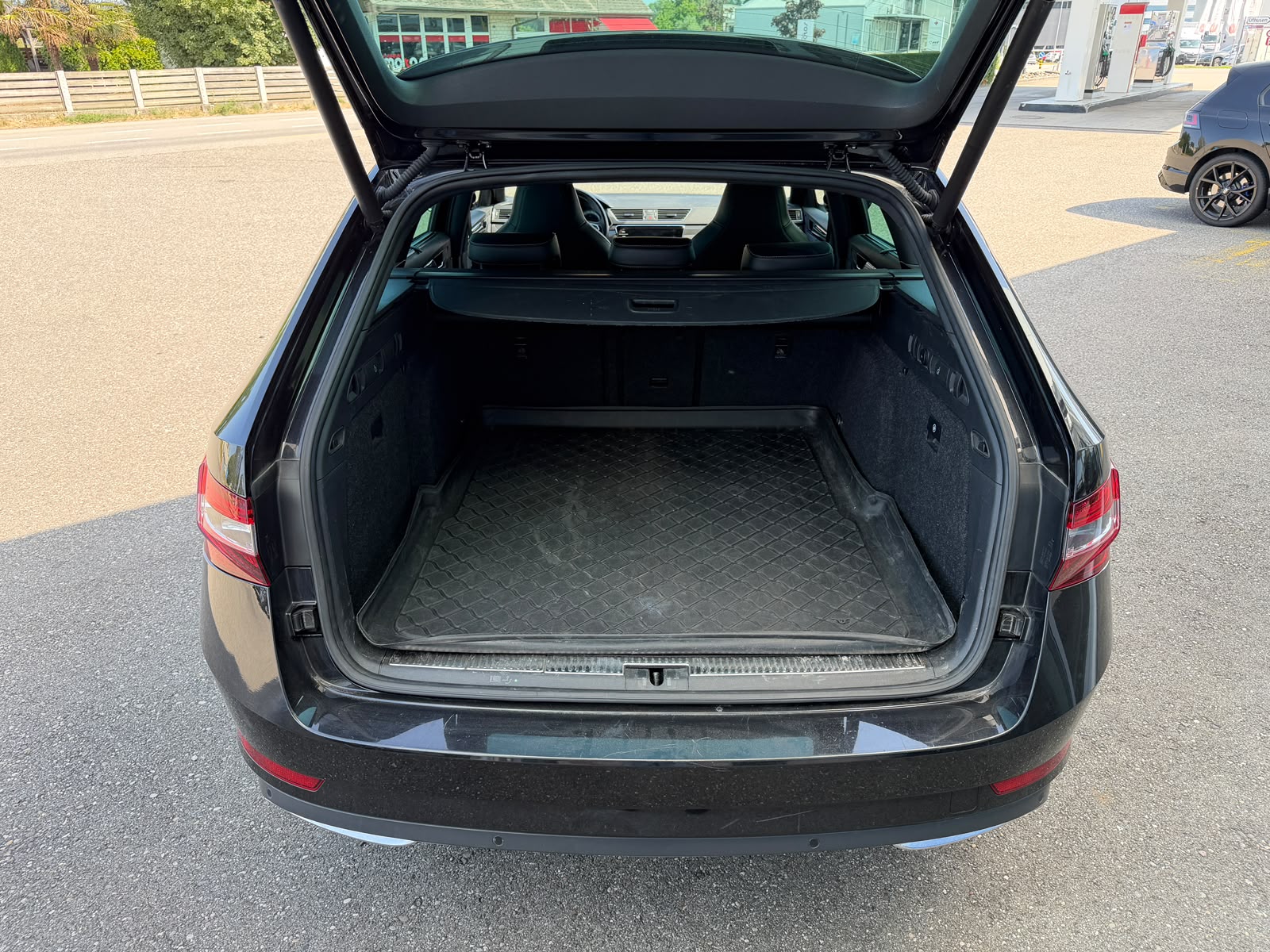 SKODA Superb Combi 2.0 TDi SportLine+ 4x4 DSG-image-25