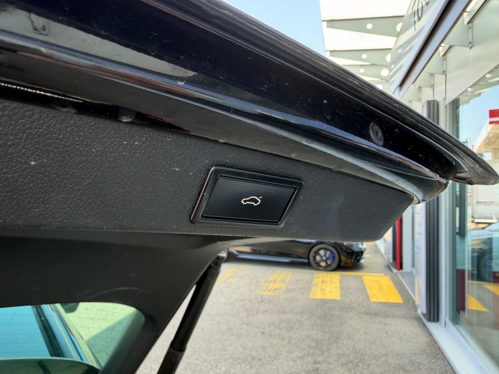 SKODA Superb Combi 2.0 TDi SportLine+ 4x4 DSG-image-27