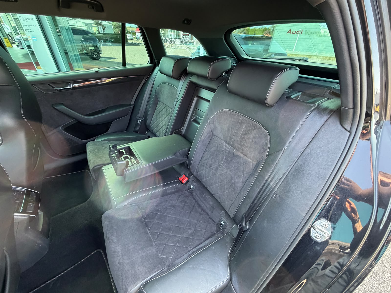 SKODA Superb Combi 2.0 TDi SportLine+ 4x4 DSG-image-23
