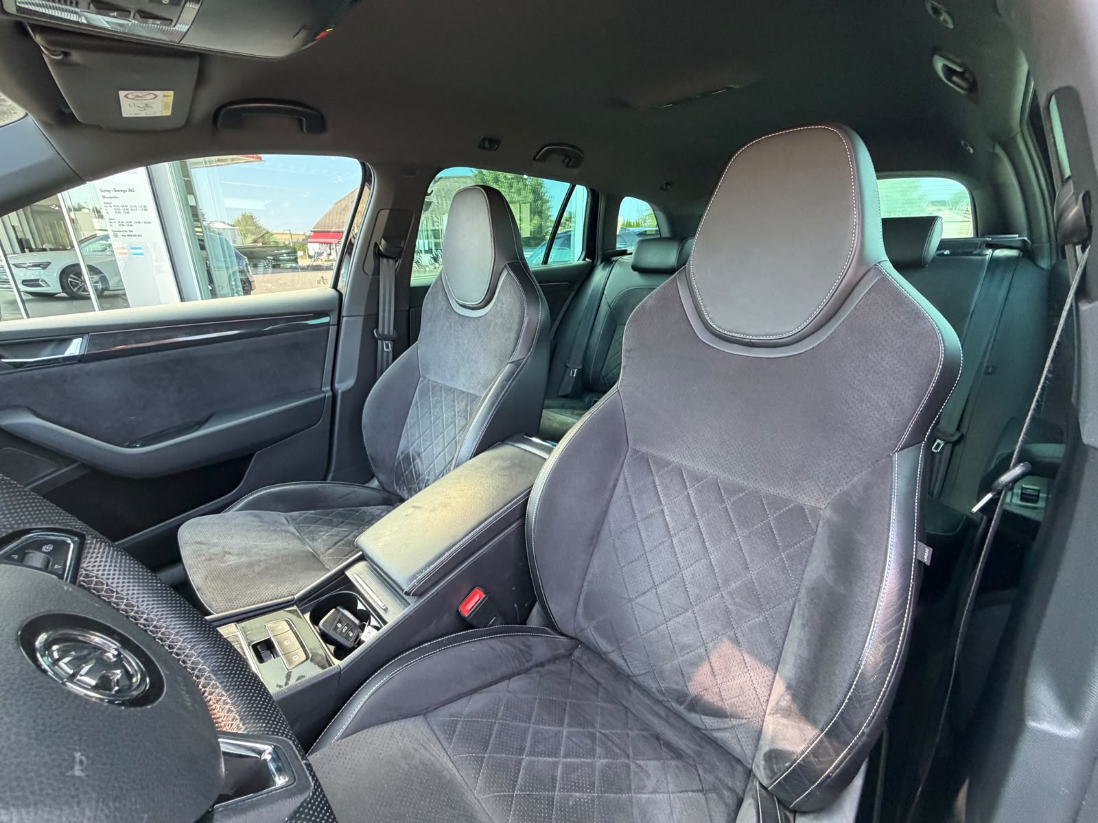 SKODA Superb Combi 2.0 TDi SportLine+ 4x4 DSG-image-21