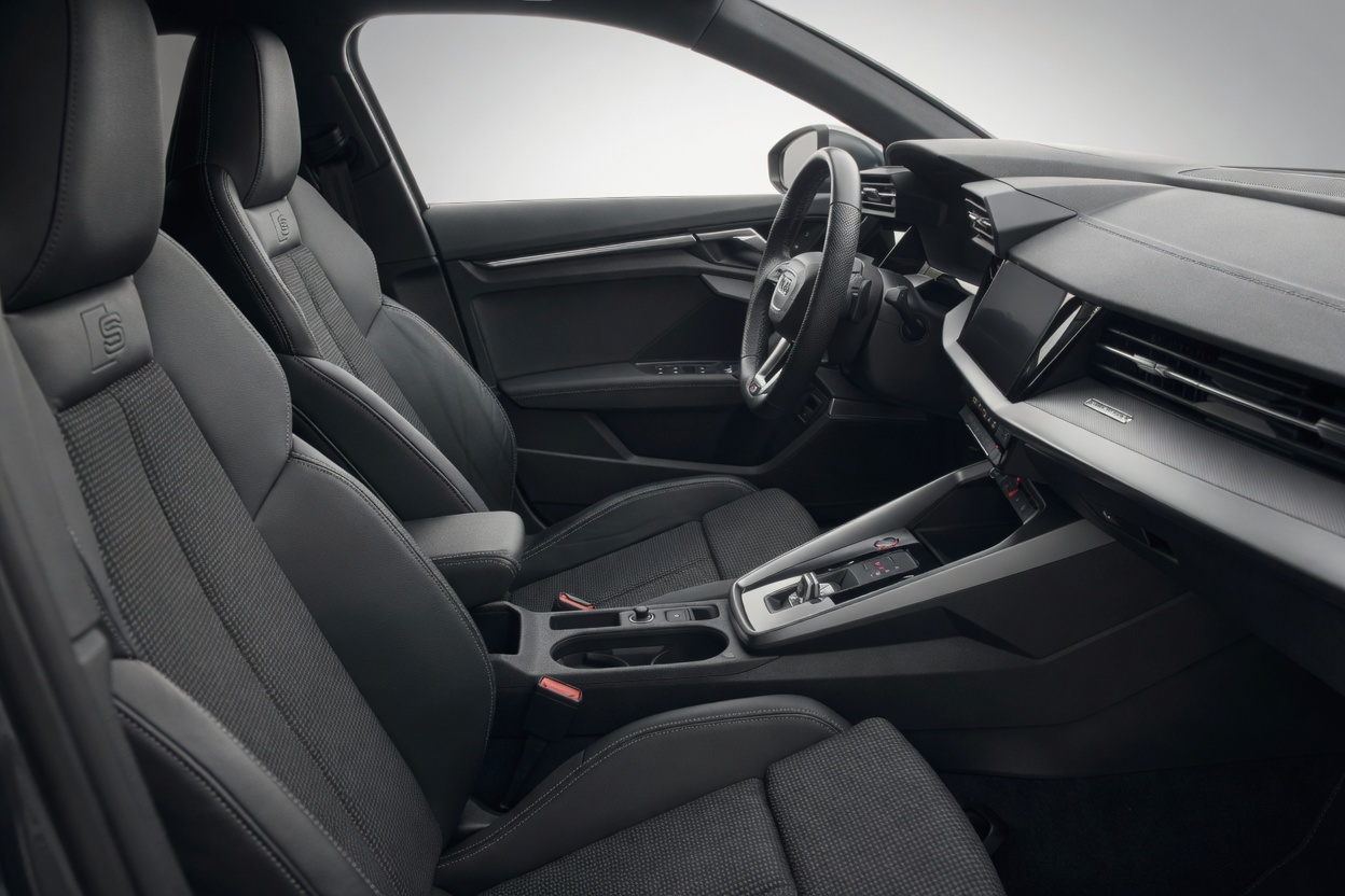 AUDI S3 Limousine 2.0 TFSI quattro S-tronic SEDAN-image-13