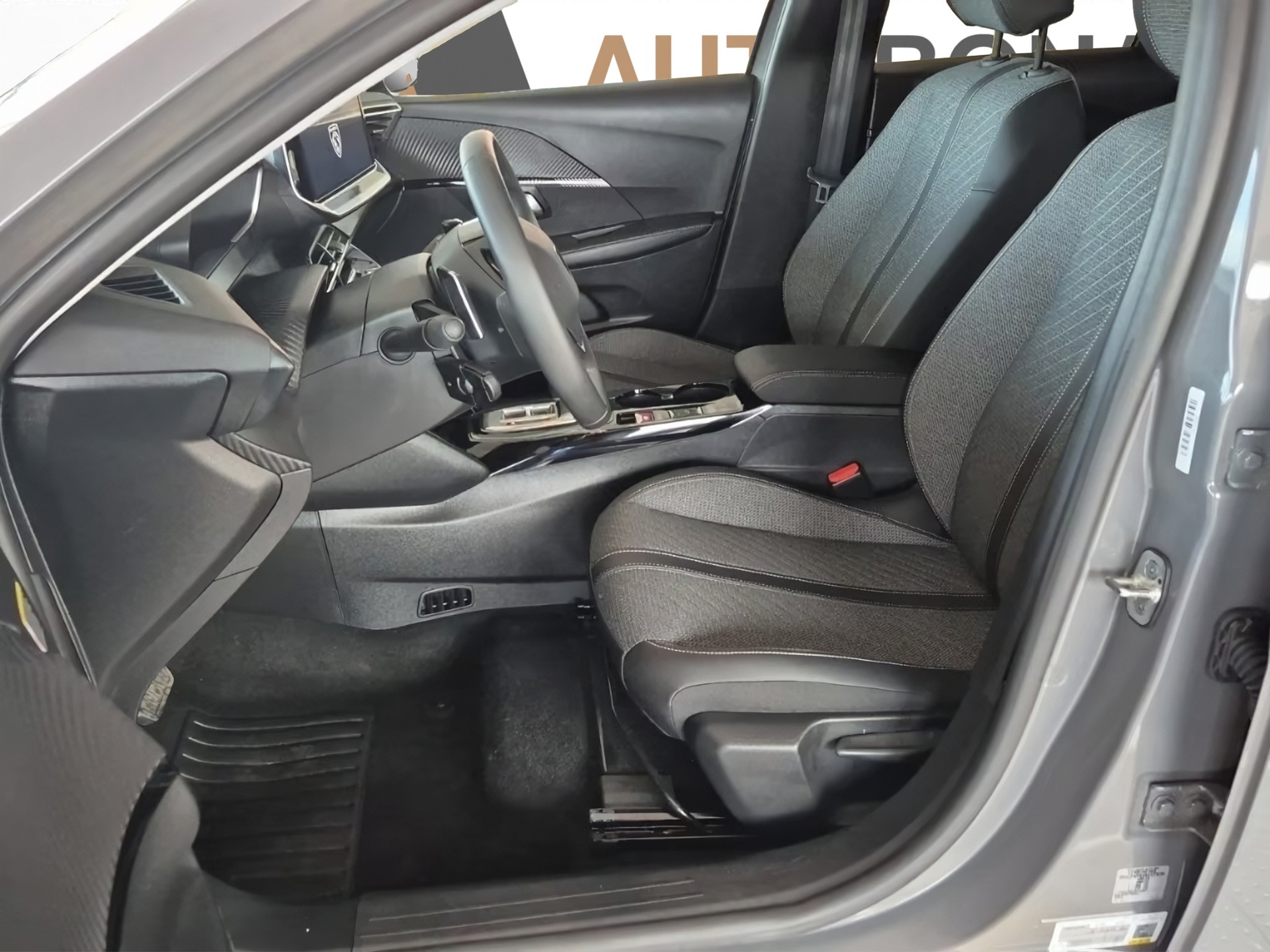PEUGEOT 208 1.2 Hybrid Allure-image-27