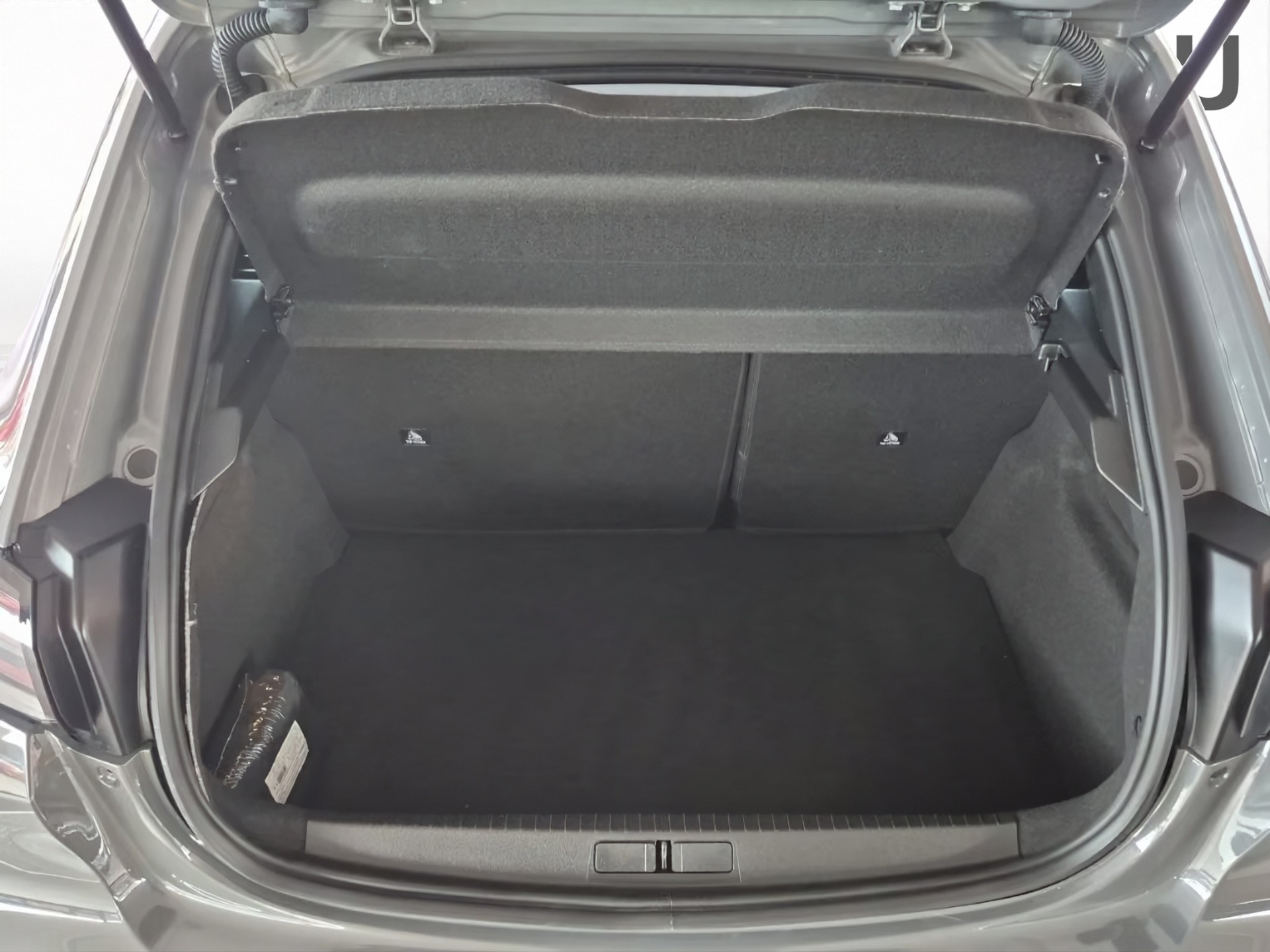 PEUGEOT 208 1.2 Hybrid Allure-image-53