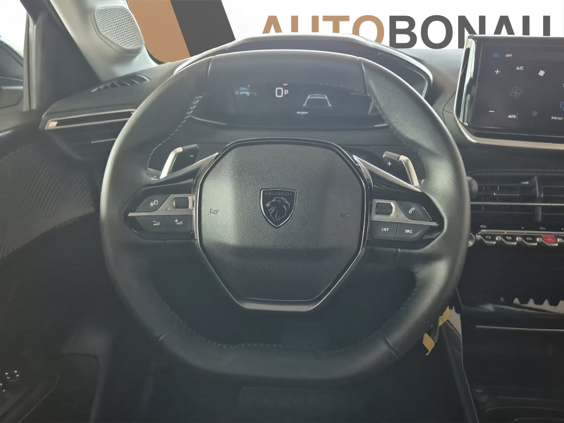 PEUGEOT 208 1.2 Hybrid Allure-image-12