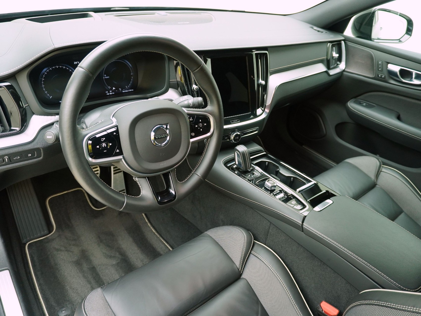 VOLVO V60 T8 TE Polestar eAWD-image-9