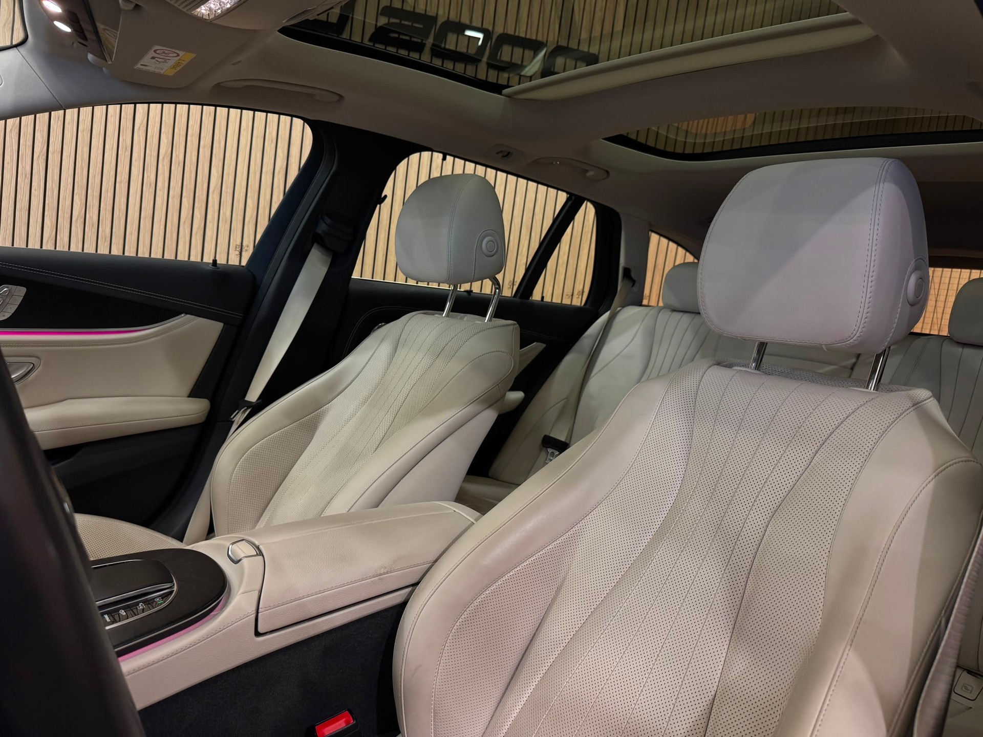 MERCEDES-BENZ E 300 d T 4Matic Exclusive 9G-Tronic-image-22