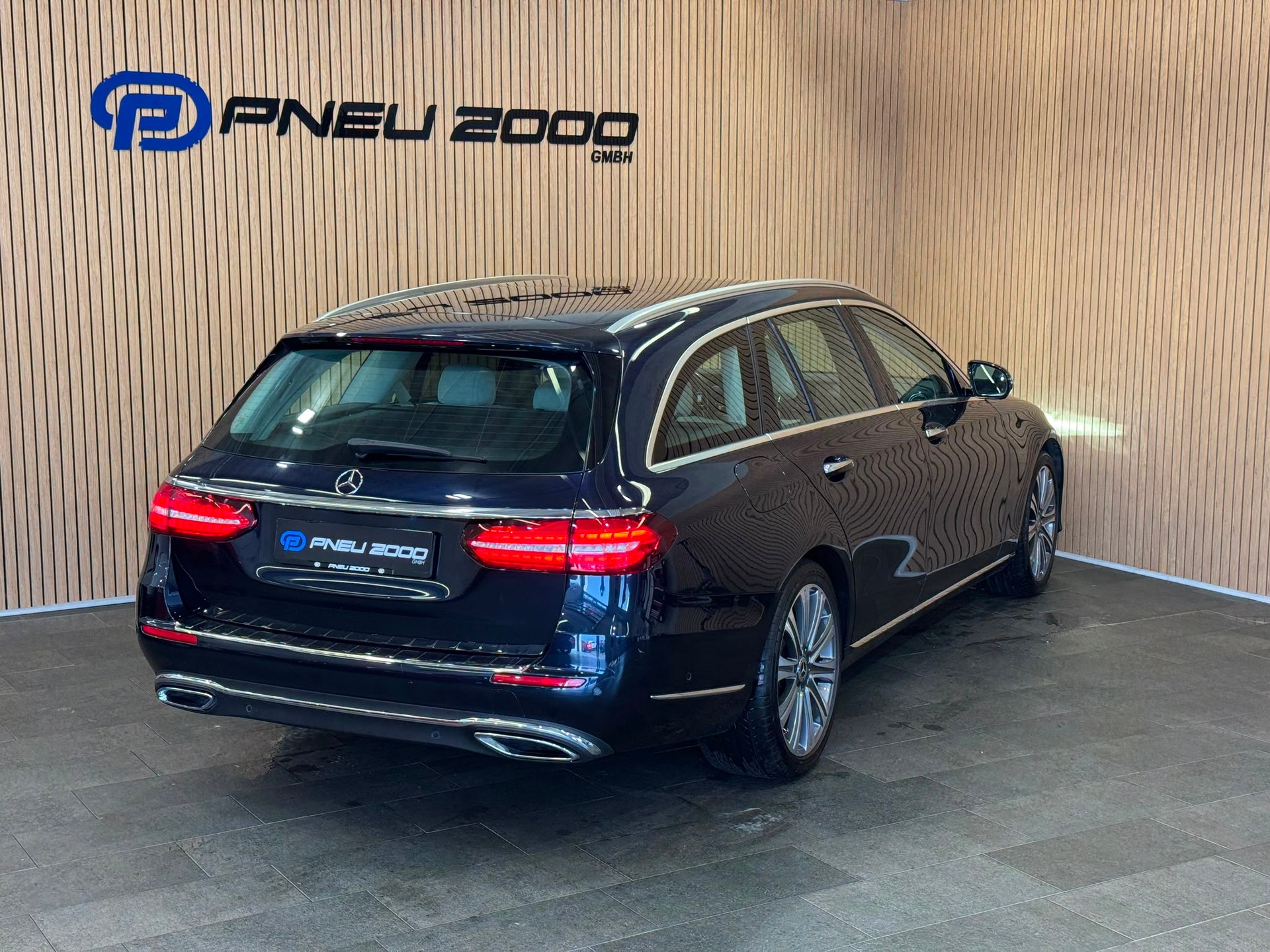 MERCEDES-BENZ E 300 d T 4Matic Exclusive 9G-Tronic-image-4