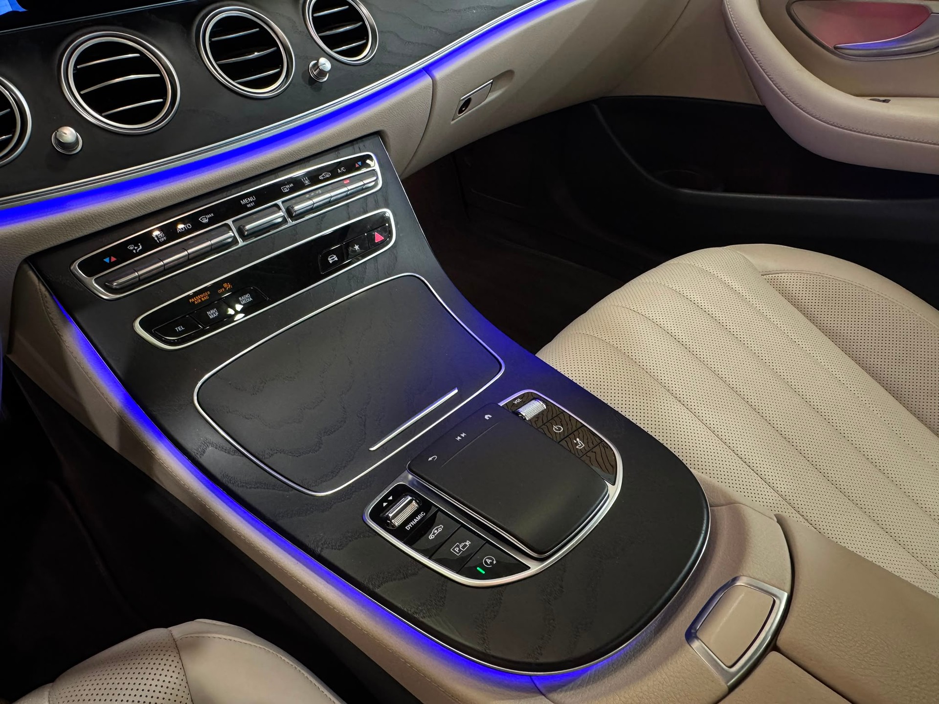 MERCEDES-BENZ E 300 d T 4Matic Exclusive 9G-Tronic-image-12