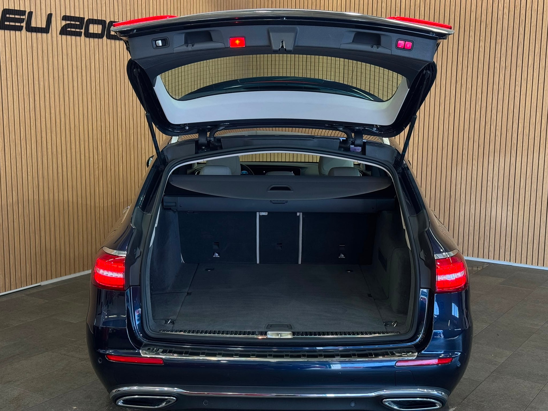 MERCEDES-BENZ E 300 d T 4Matic Exclusive 9G-Tronic-image-5