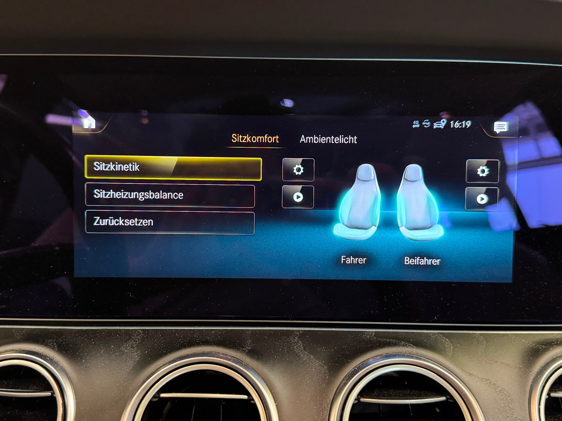 MERCEDES-BENZ E 300 d T 4Matic Exclusive 9G-Tronic-image-15
