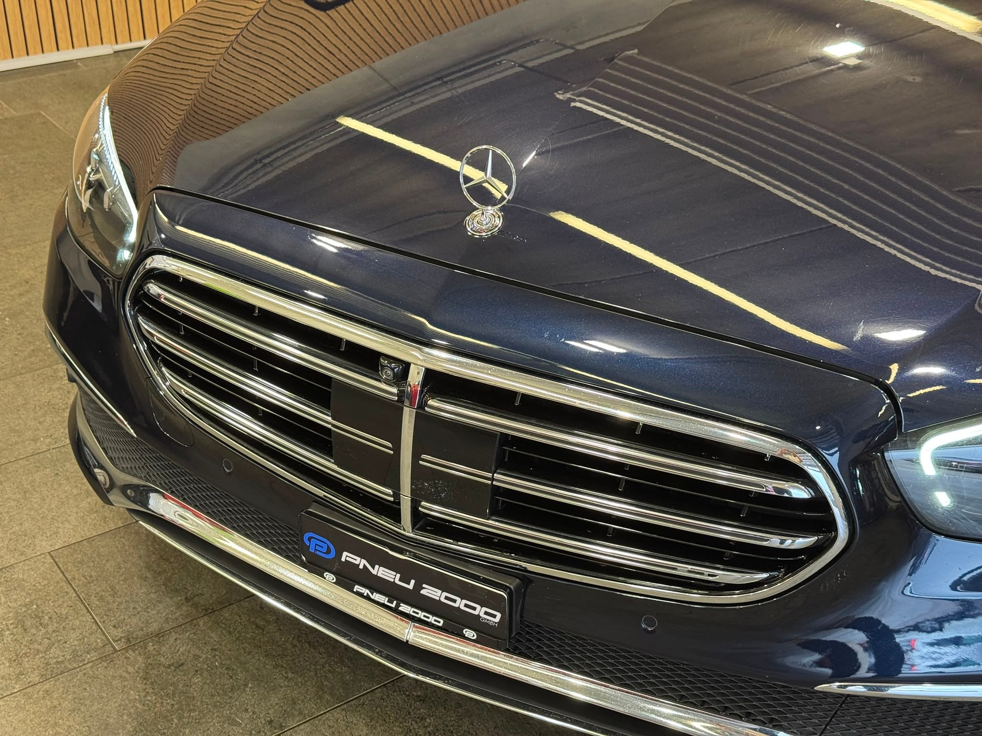 MERCEDES-BENZ E 300 d T 4Matic Exclusive 9G-Tronic-showroom-element-2