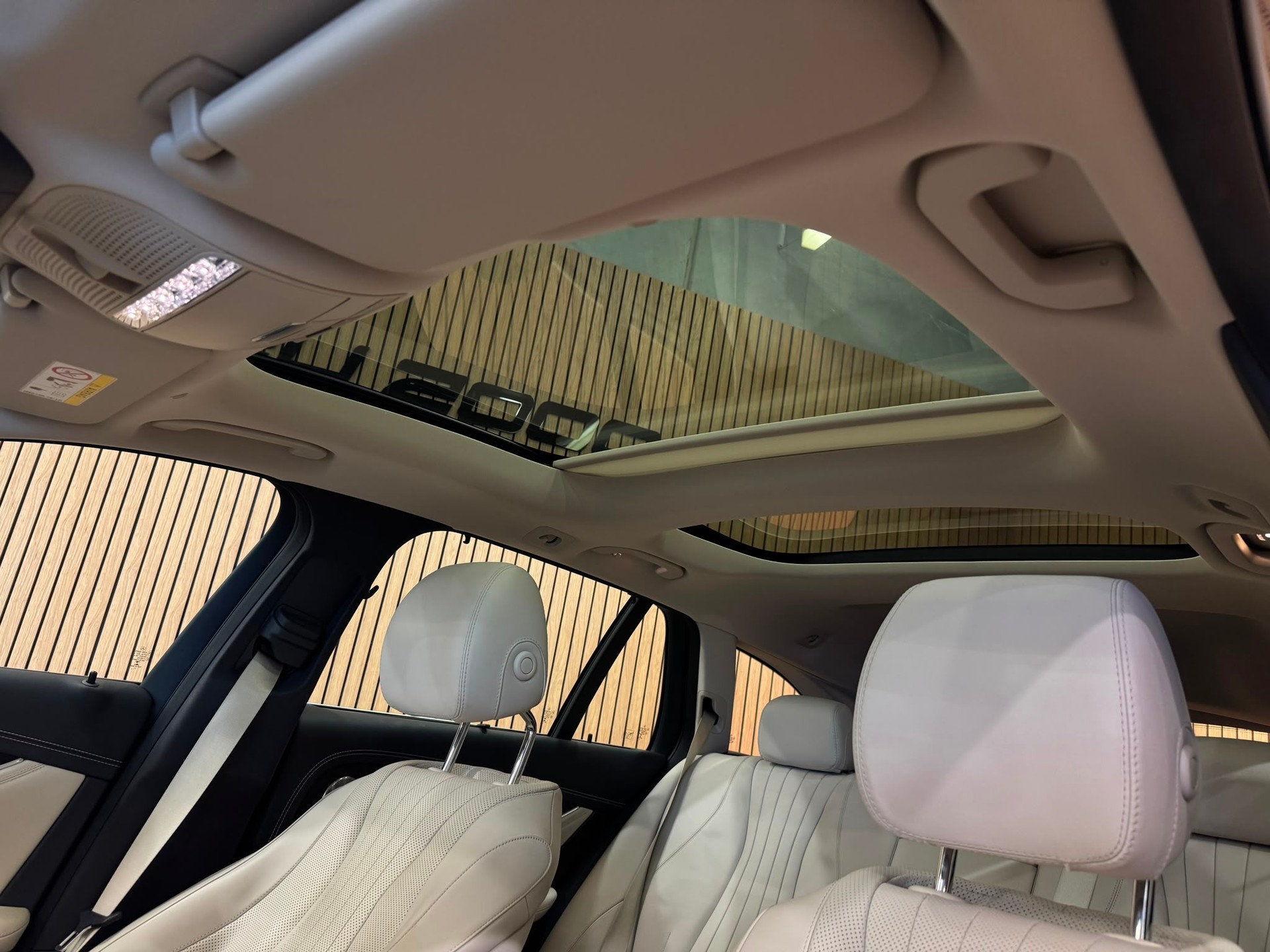MERCEDES-BENZ E 300 d T 4Matic Exclusive 9G-Tronic-image-23