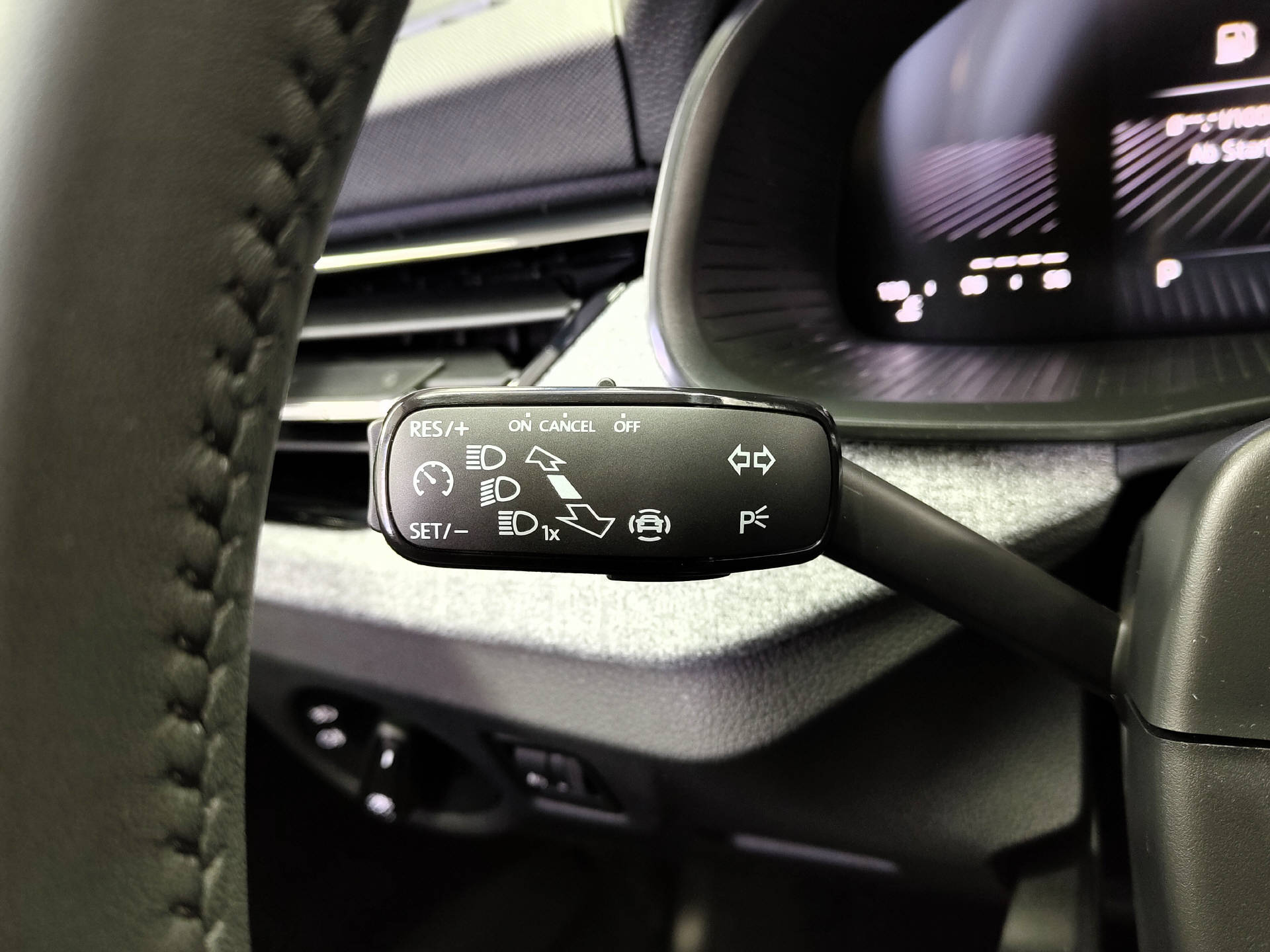 SKODA Kamiq 1.0 TSI Selection DSG-image-11