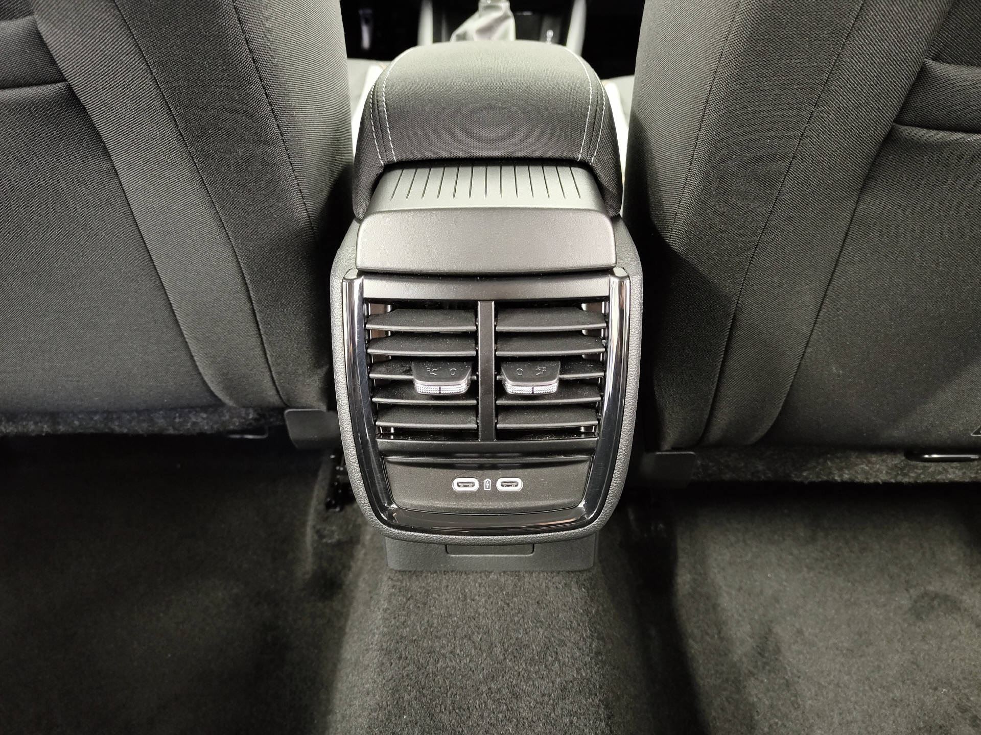 SKODA Kamiq 1.0 TSI Selection DSG-image-13