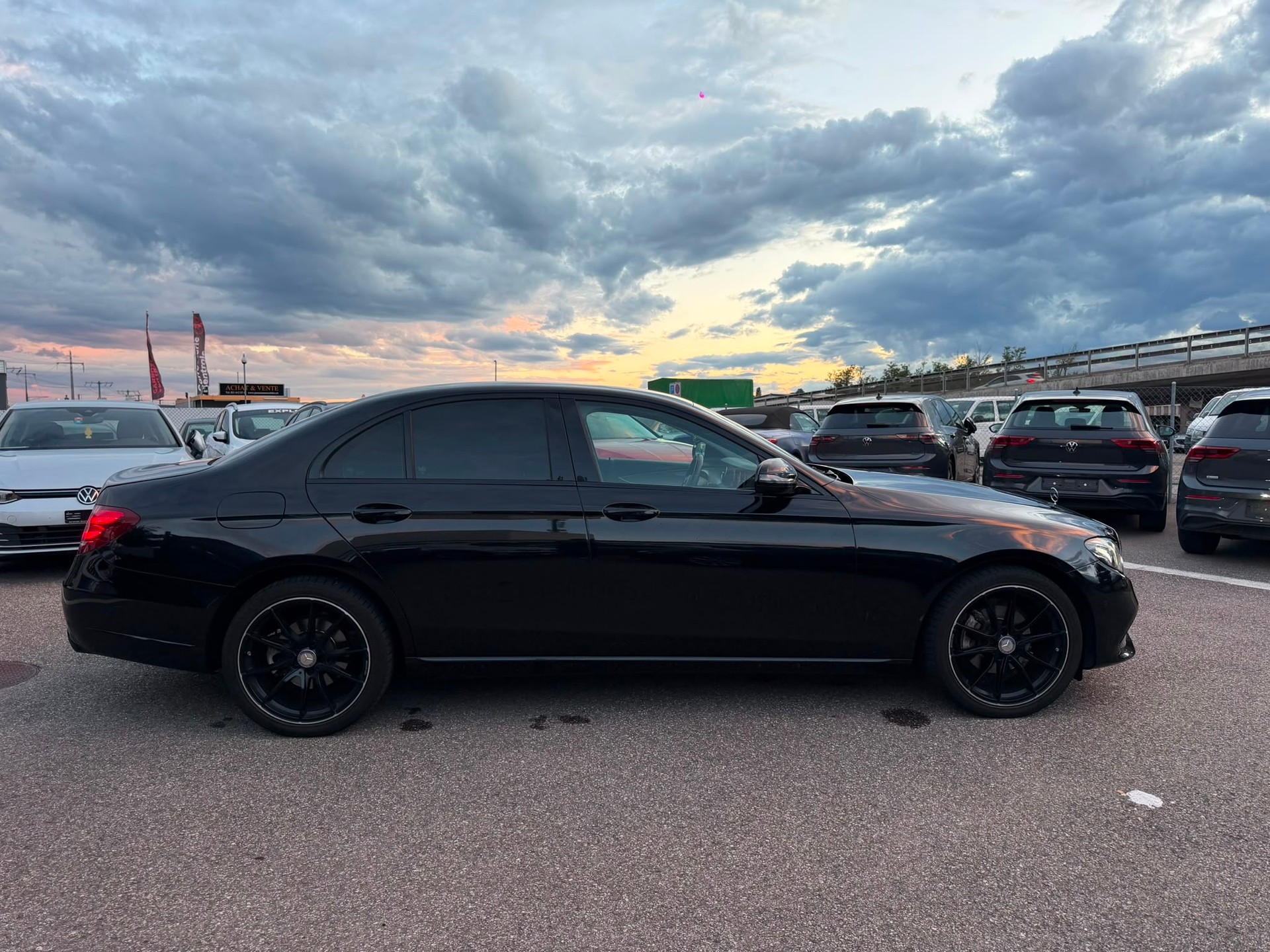 MERCEDES-BENZ E 200 AMG Line 9G-Tronic FULL BLACK GARANTIE 2 ans-image-6