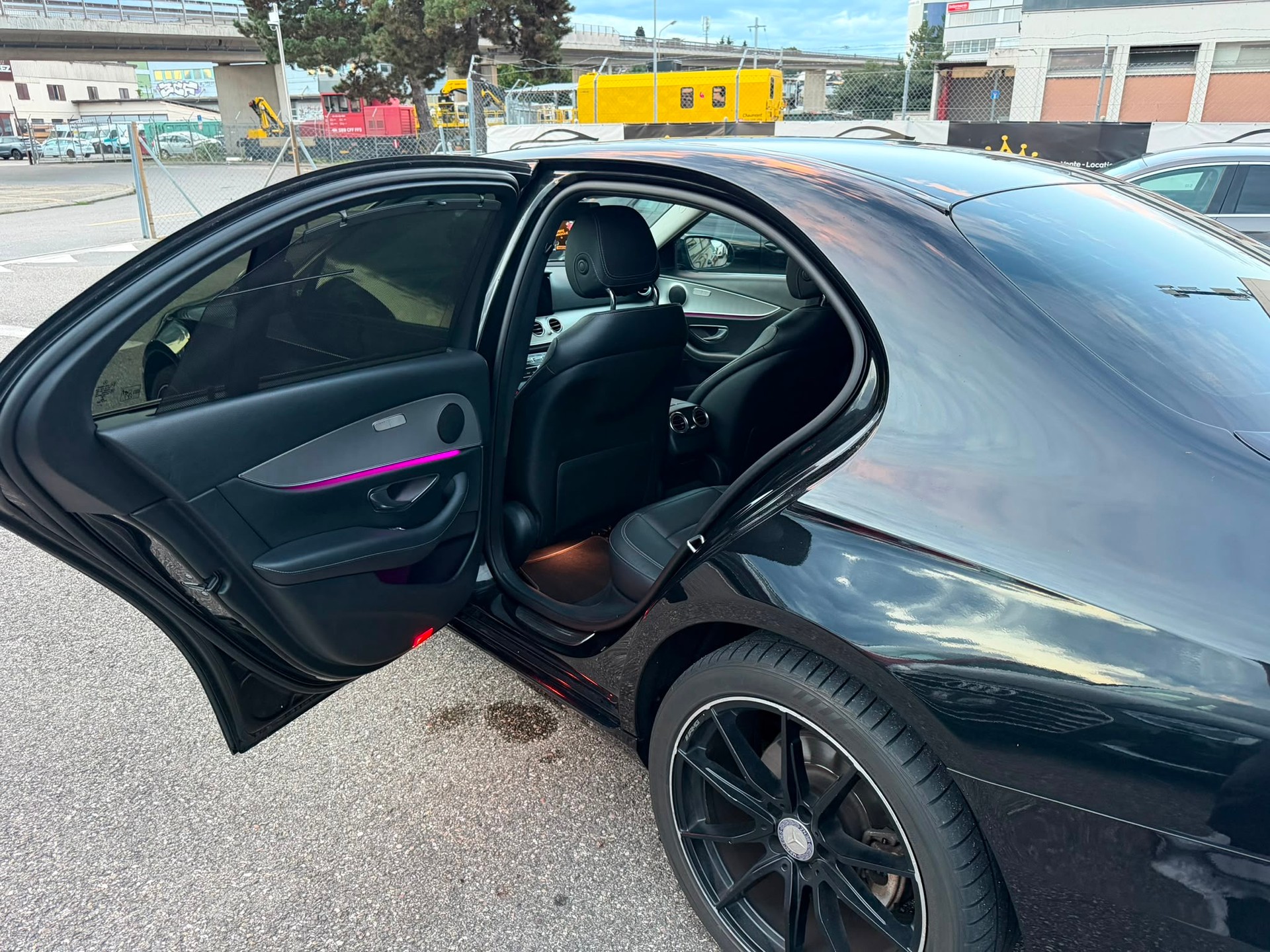 MERCEDES-BENZ E 200 AMG Line 9G-Tronic FULL BLACK GARANTIE 2 ans-image-19