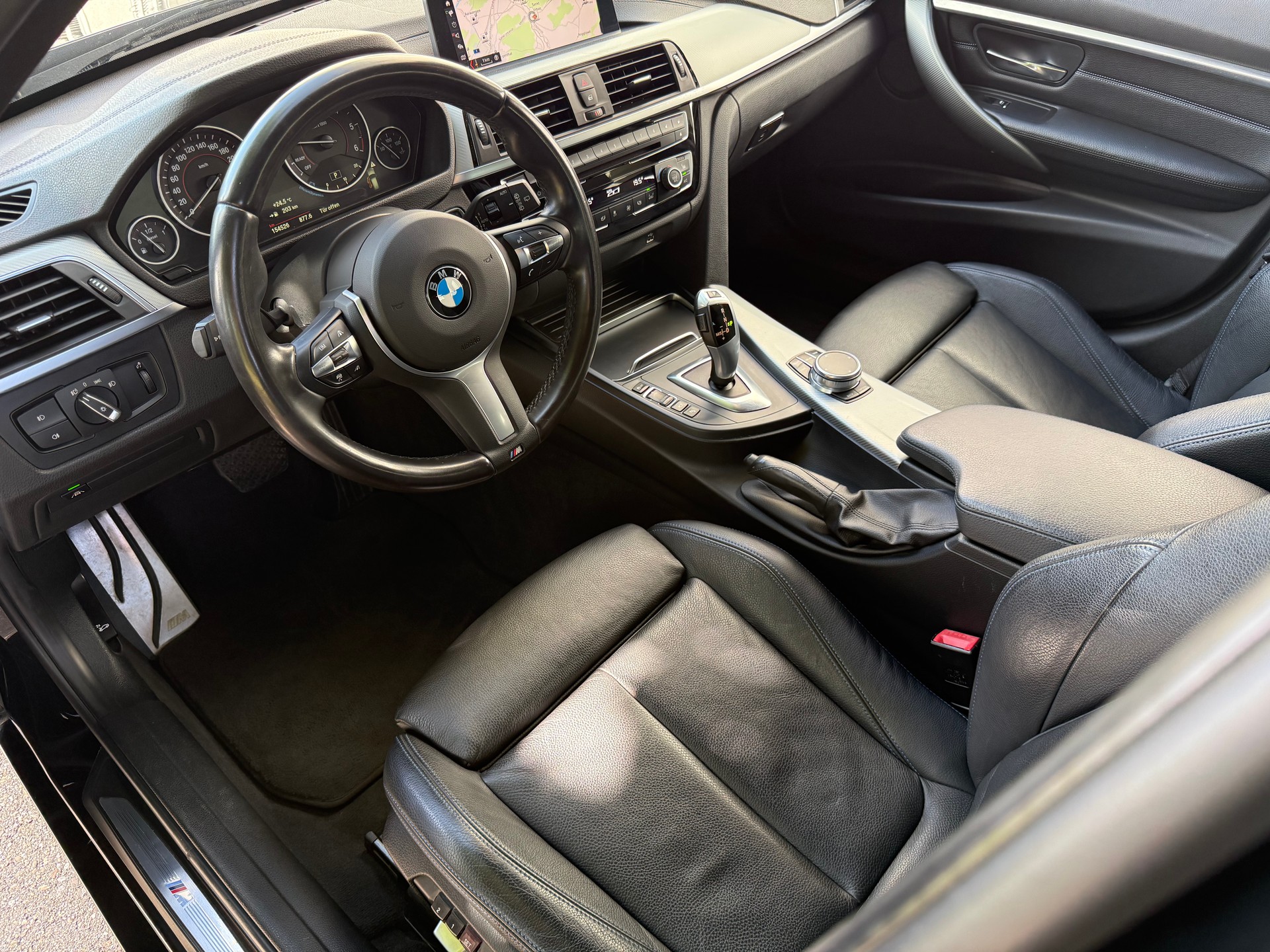 BMW 320d xDrive Touring M-SPORT-image-3